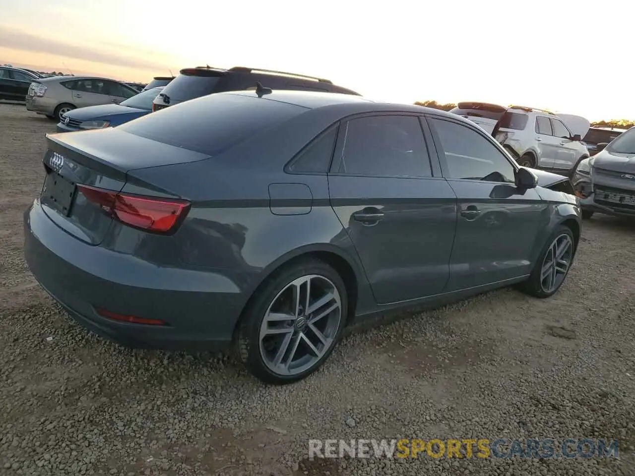 3 fotografías del automóvil dañado WAUAUGFF2LA035714 AUDI A3 2020