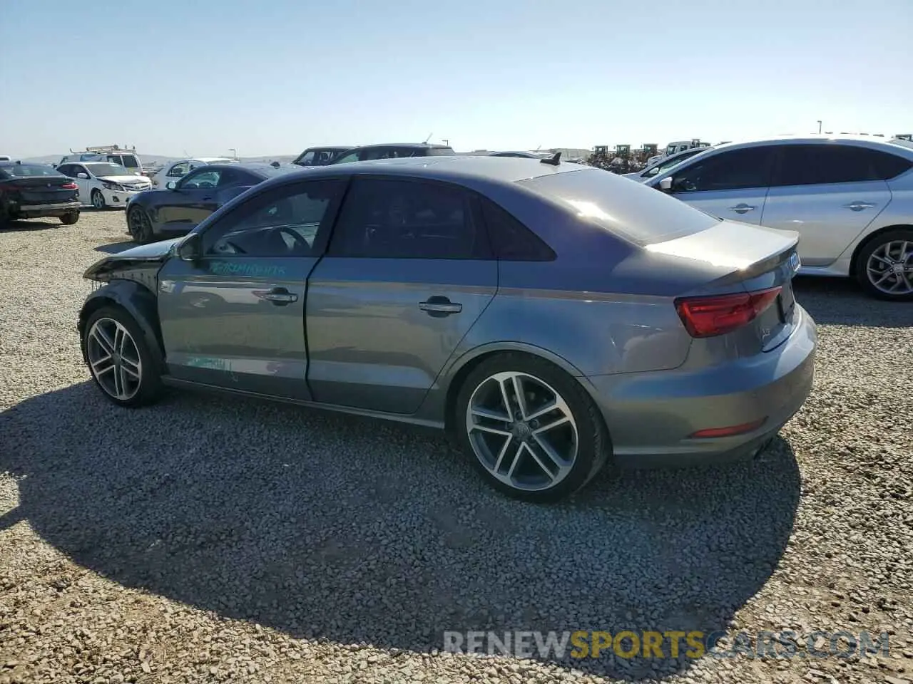 2 fotografías del automóvil dañado WAUAUGFF6LA104324 AUDI A3 2020