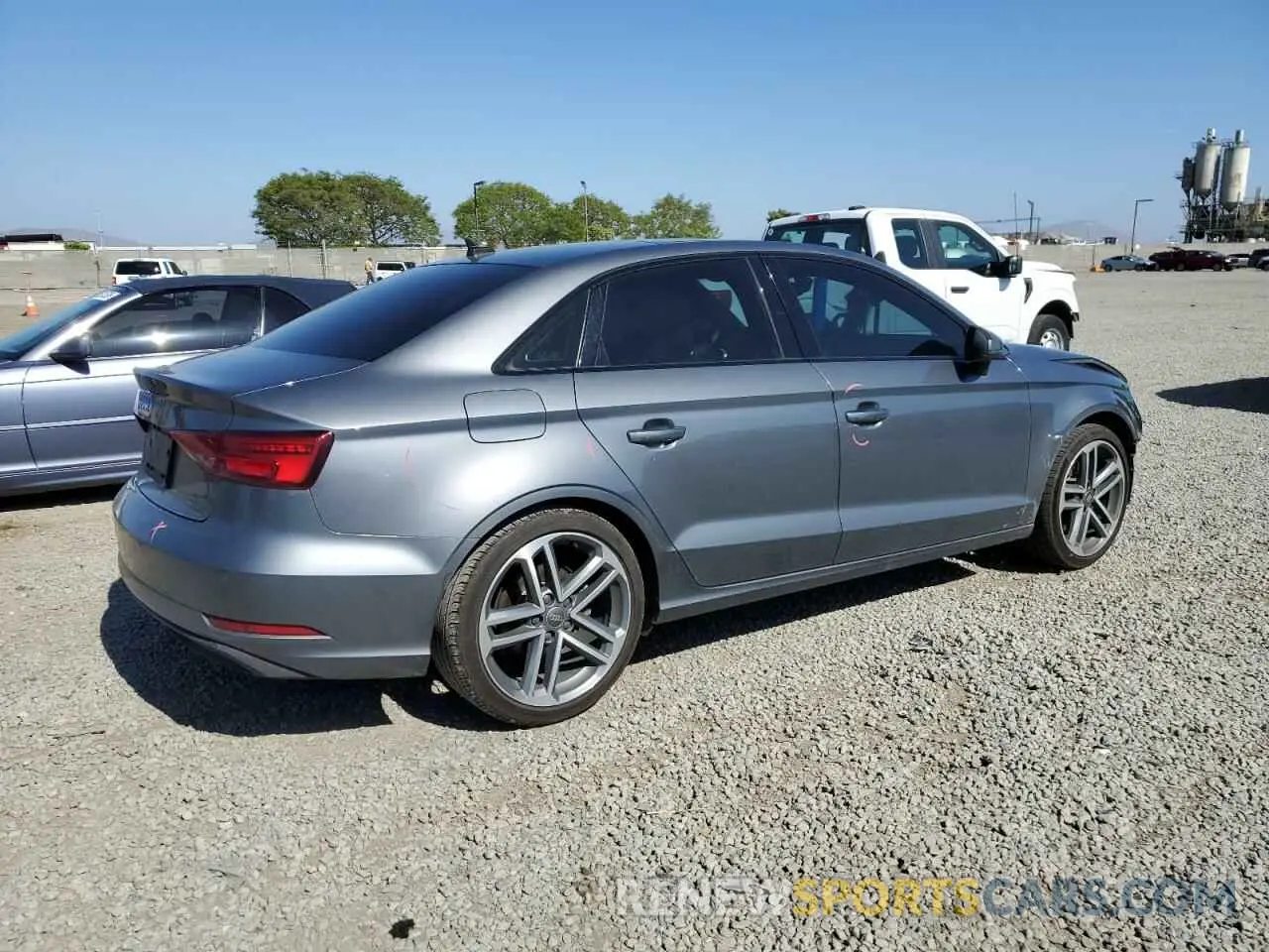 3 fotografías del automóvil dañado WAUAUGFF6LA104324 AUDI A3 2020