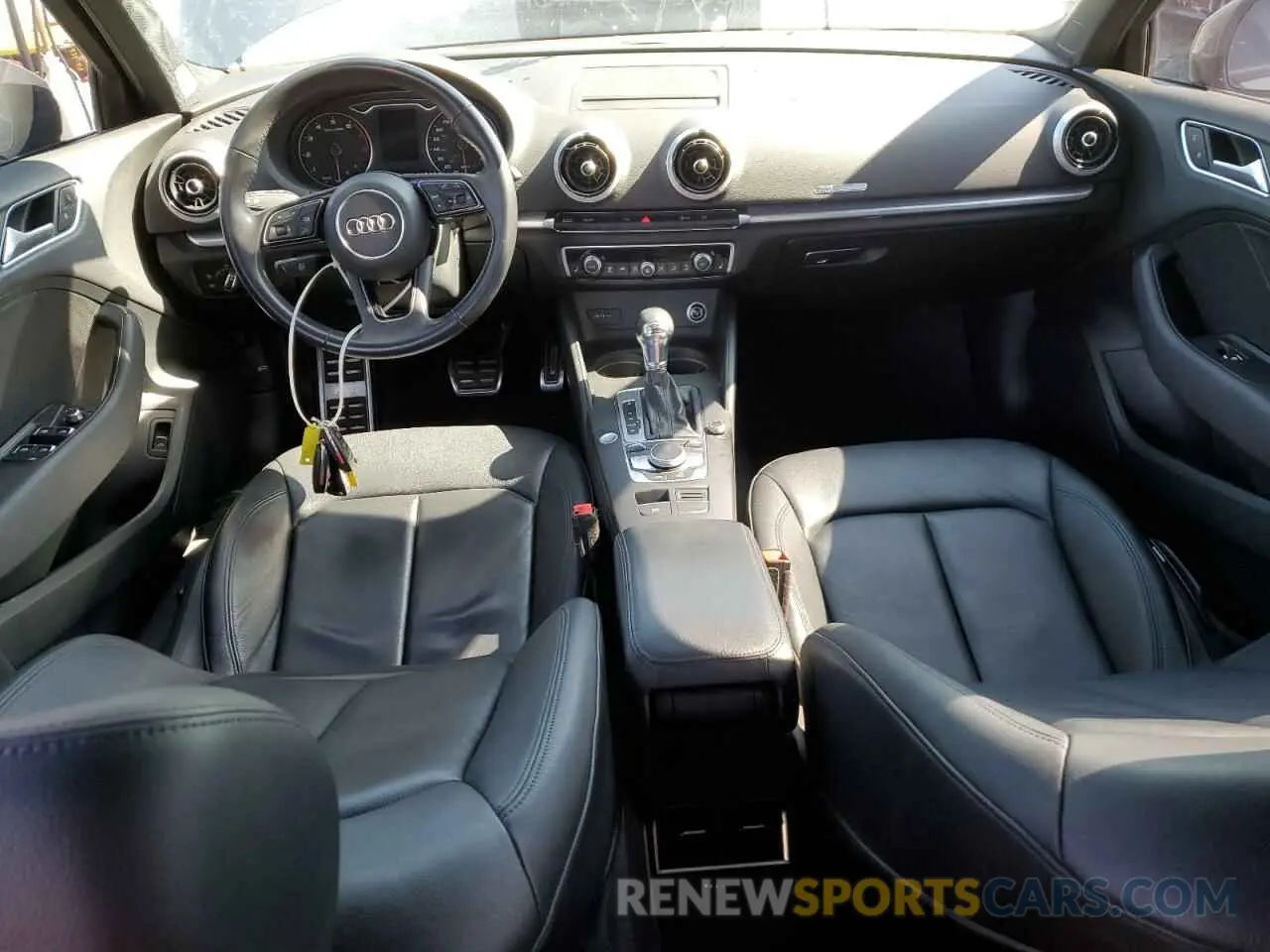 8 fotografías del automóvil dañado WAUAUGFF6LA104324 AUDI A3 2020