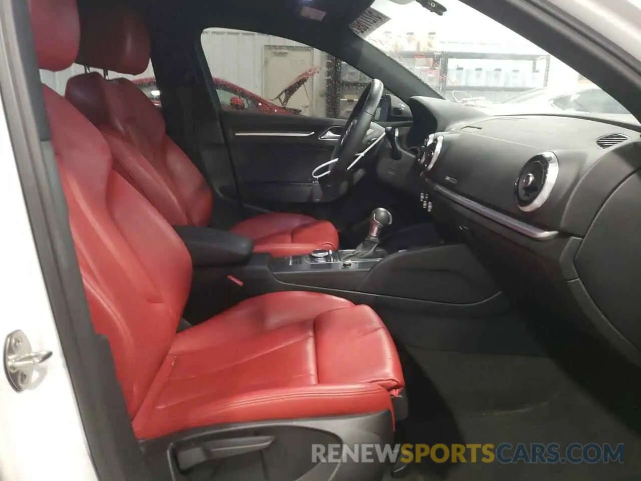 5 fotografías del automóvil dañado WAUAUGFF7LA099182 AUDI A3 2020
