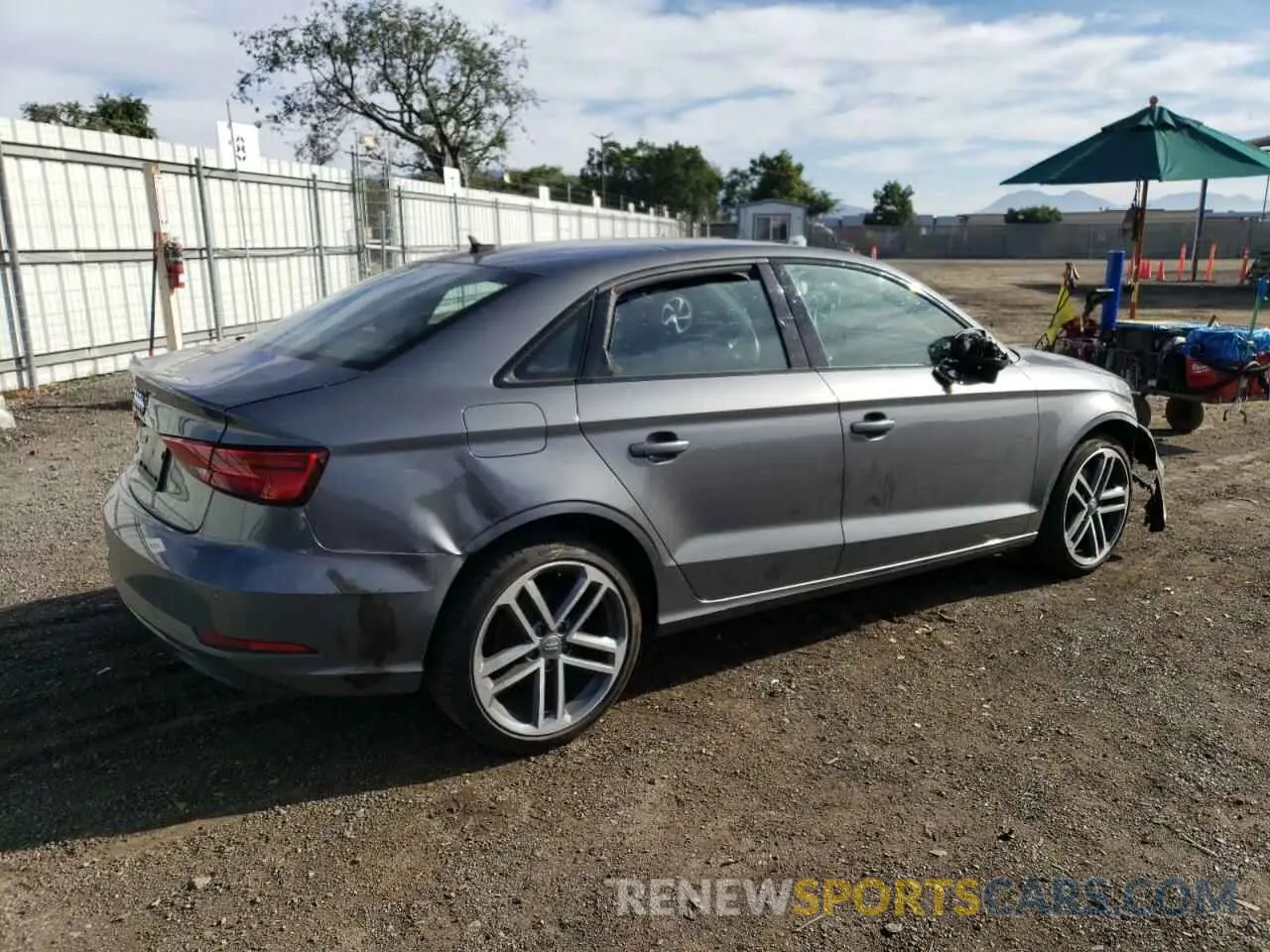 3 fotografías del automóvil dañado WAUAUGFF8LA030484 AUDI A3 2020