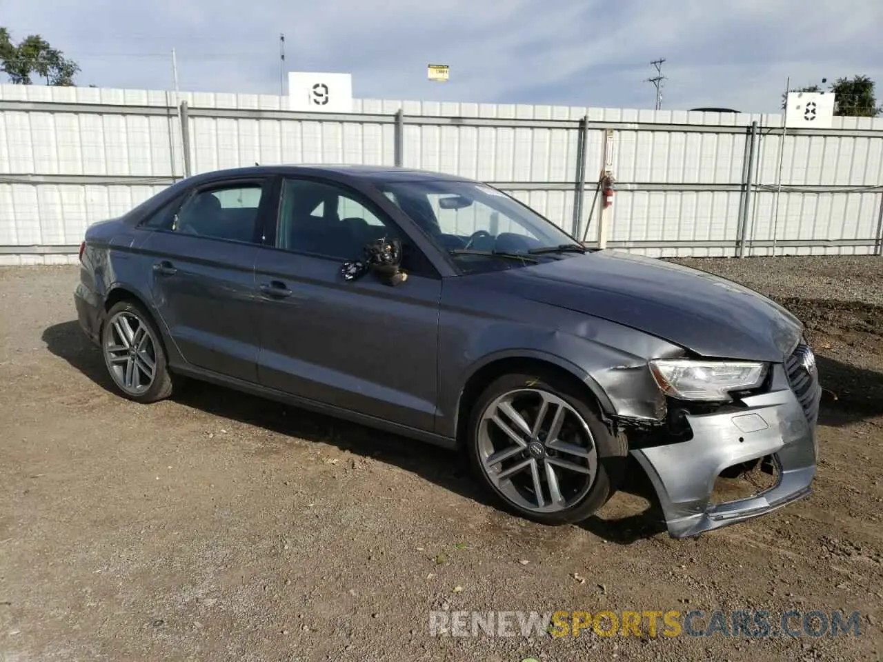 4 fotografías del automóvil dañado WAUAUGFF8LA030484 AUDI A3 2020