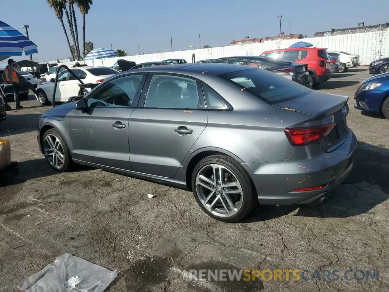 2 fotografías del automóvil dañado WAUAUGFF9LA104530 AUDI A3 2020