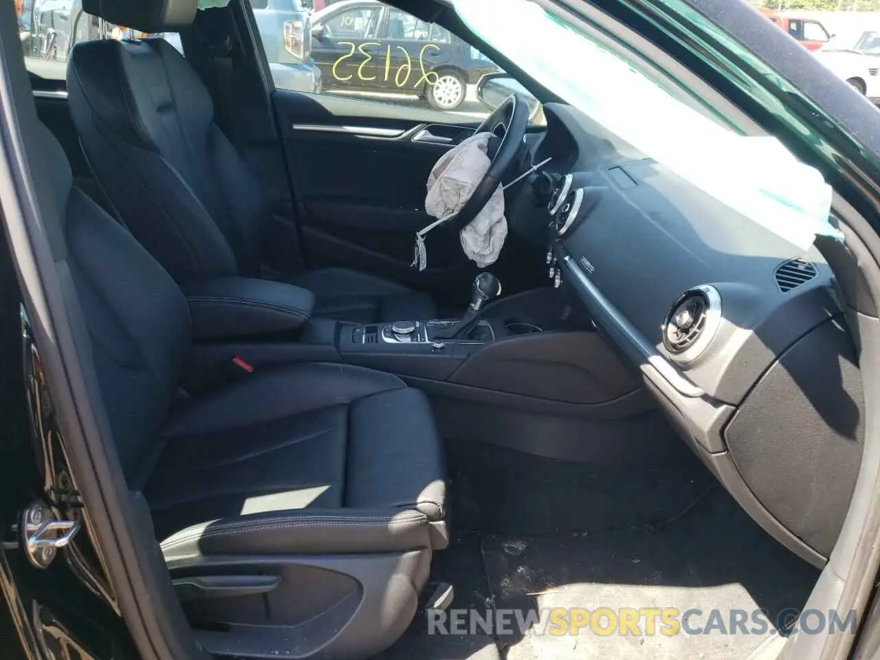 5 fotografías del automóvil dañado WAUBEGFF5LA059409 AUDI A3 2020