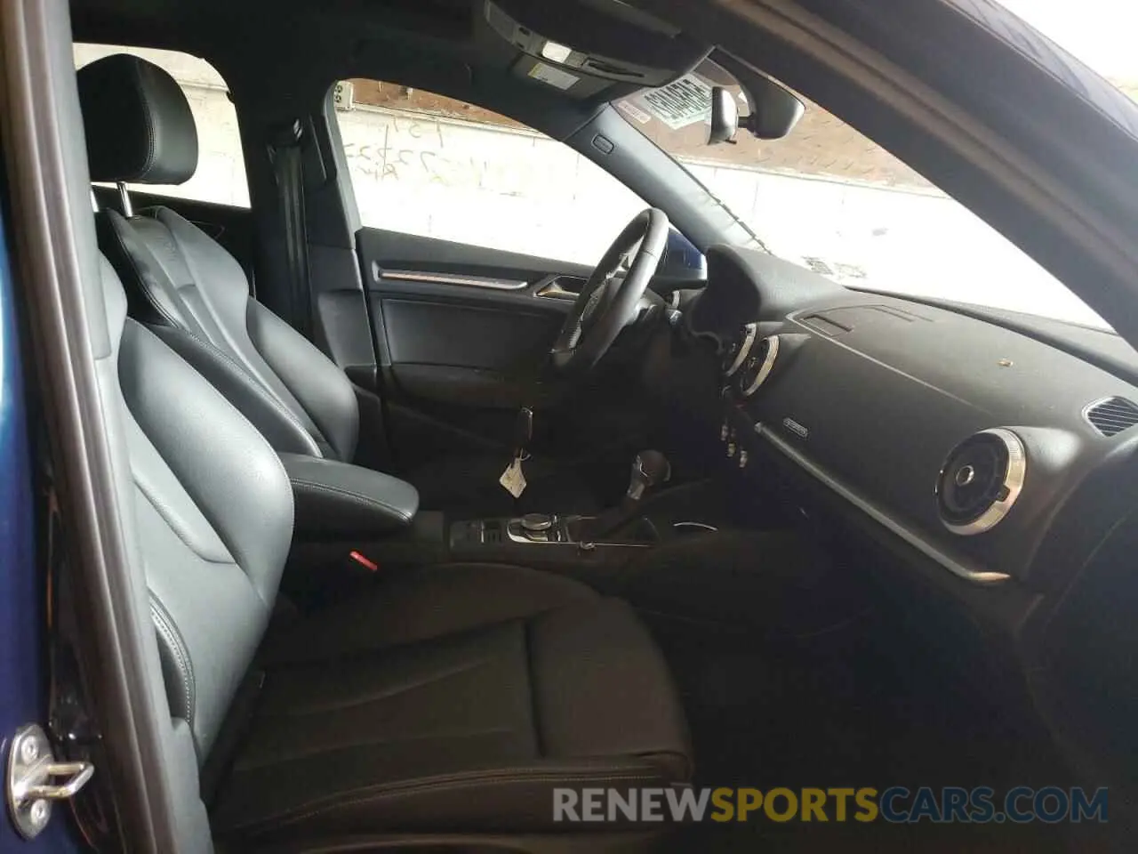 5 fotografías del automóvil dañado WAUBEGFF5LA098095 AUDI A3 2020