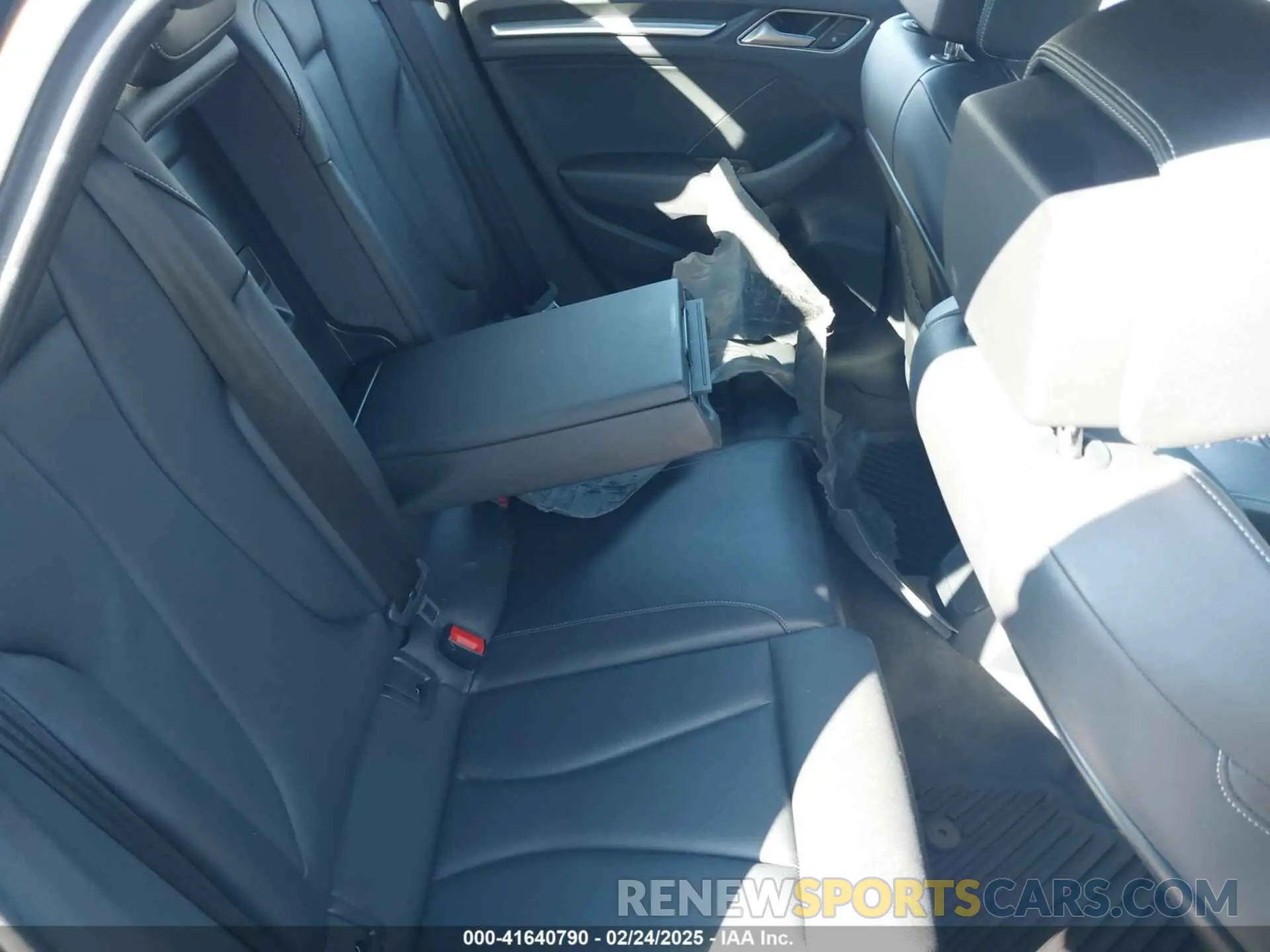 8 fotografías del automóvil dañado WAUBEGFF5LA098209 AUDI A3 2020