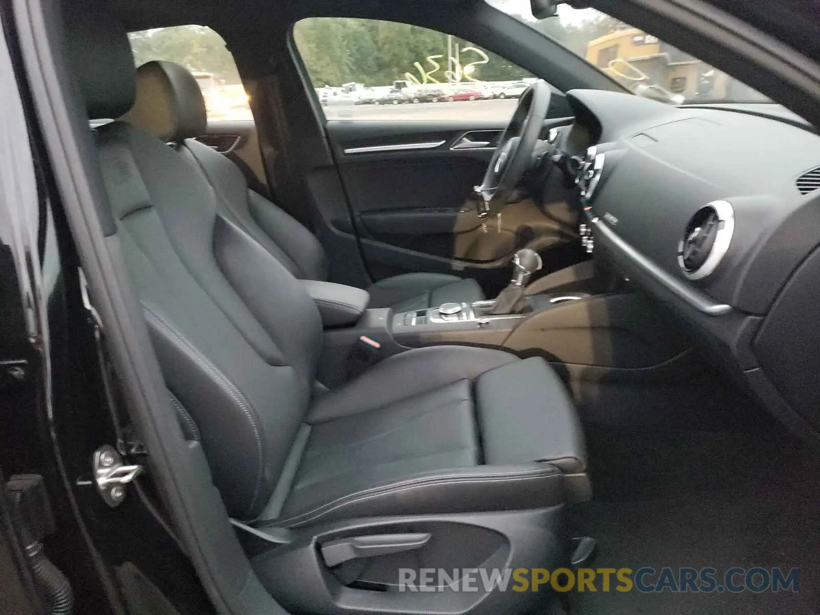 5 fotografías del automóvil dañado WAUBEGFF6LA103059 AUDI A3 2020