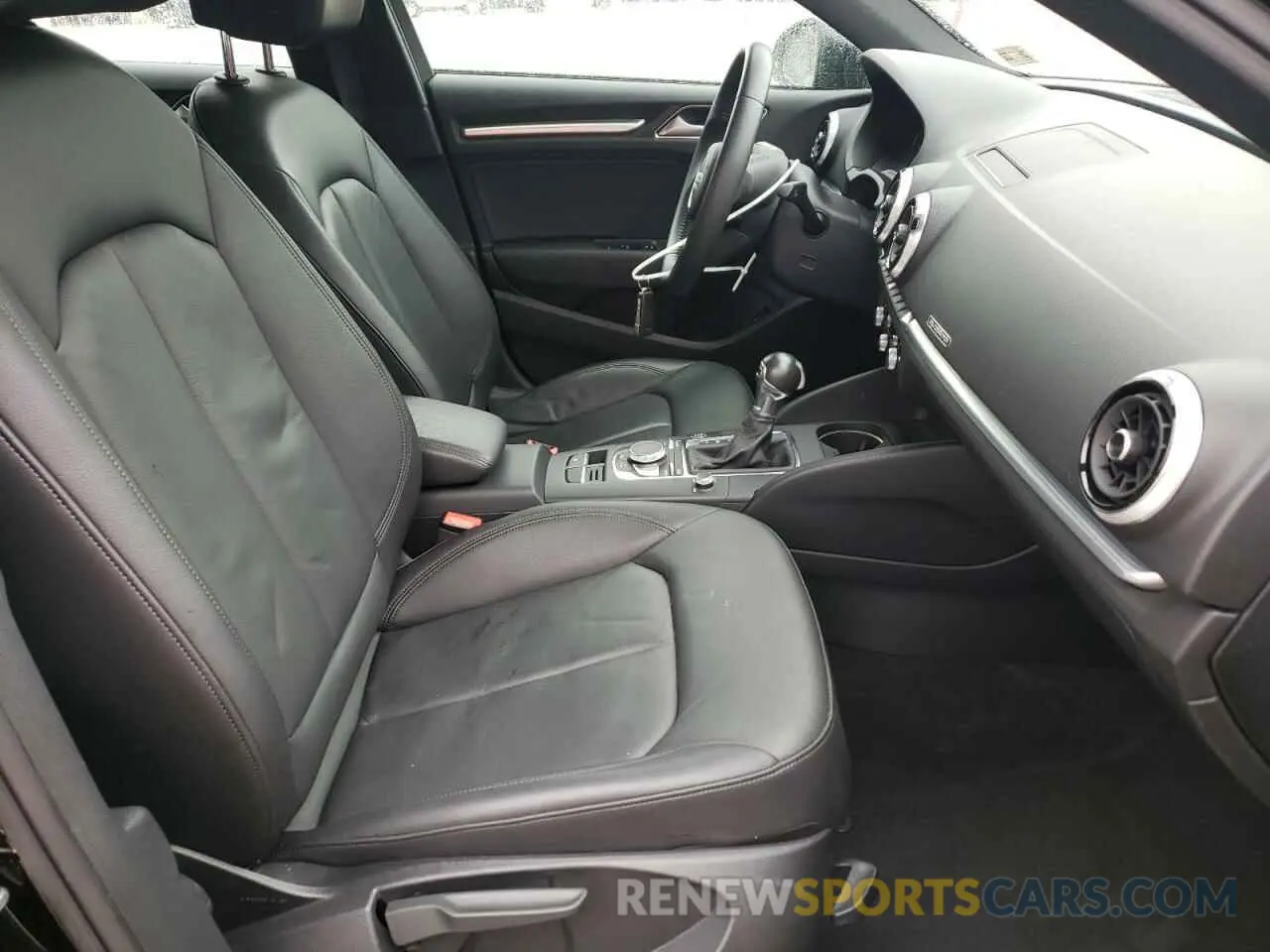 5 fotografías del automóvil dañado WAUBEGFF7LA043227 AUDI A3 2020