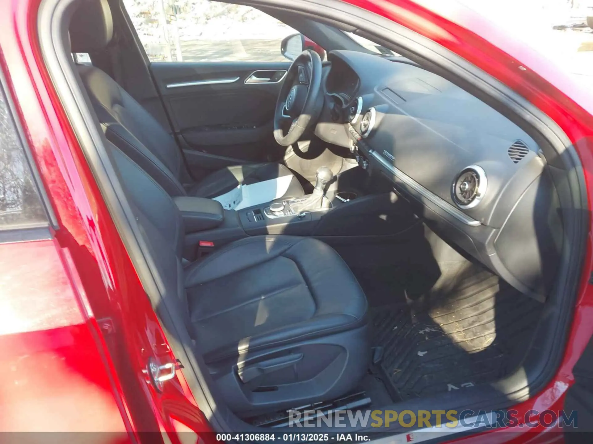5 fotografías del automóvil dañado WAUBEGFF8LA000600 AUDI A3 2020