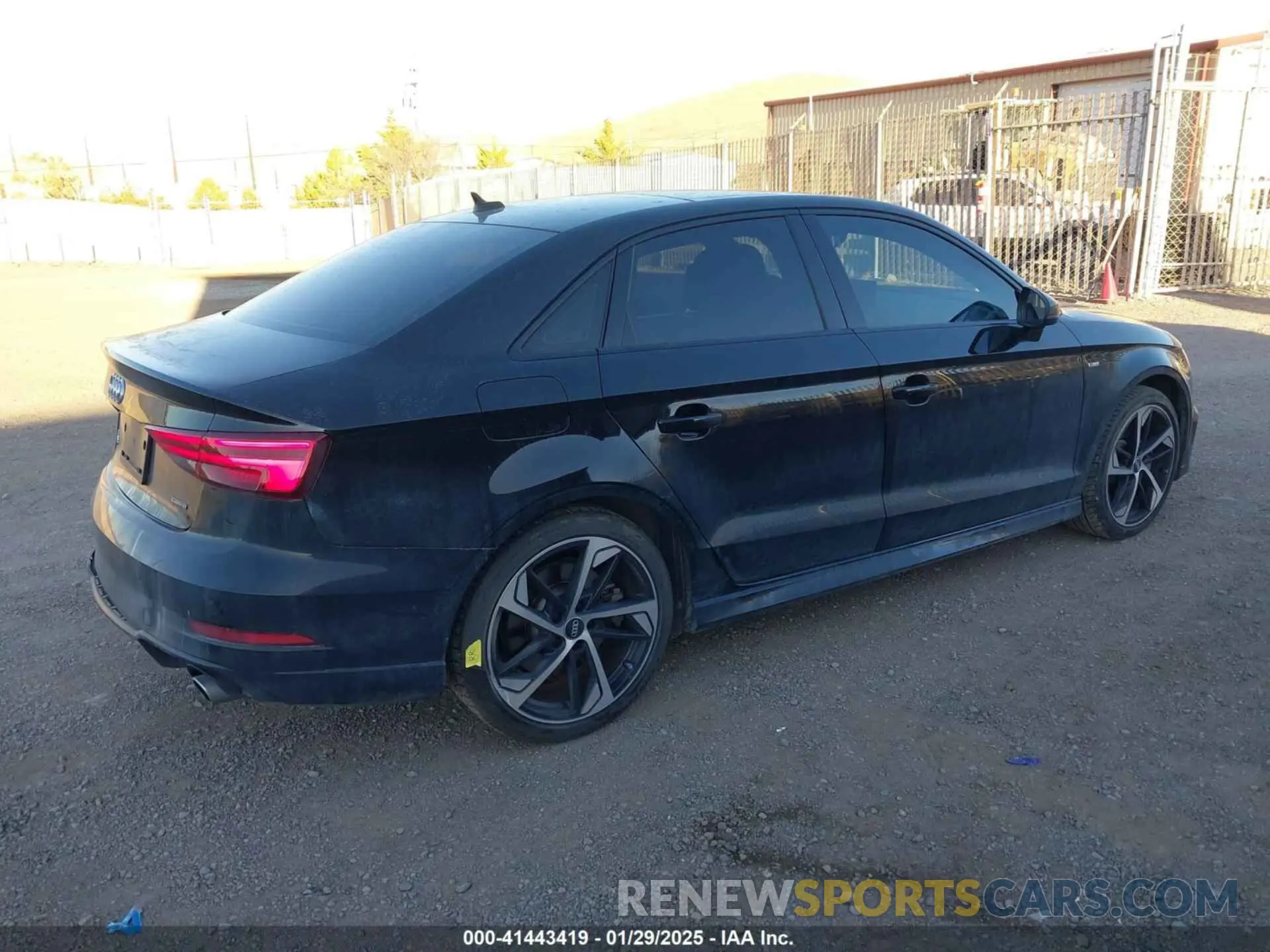 4 fotografías del automóvil dañado WAUBEGFF9LA101774 AUDI A3 2020