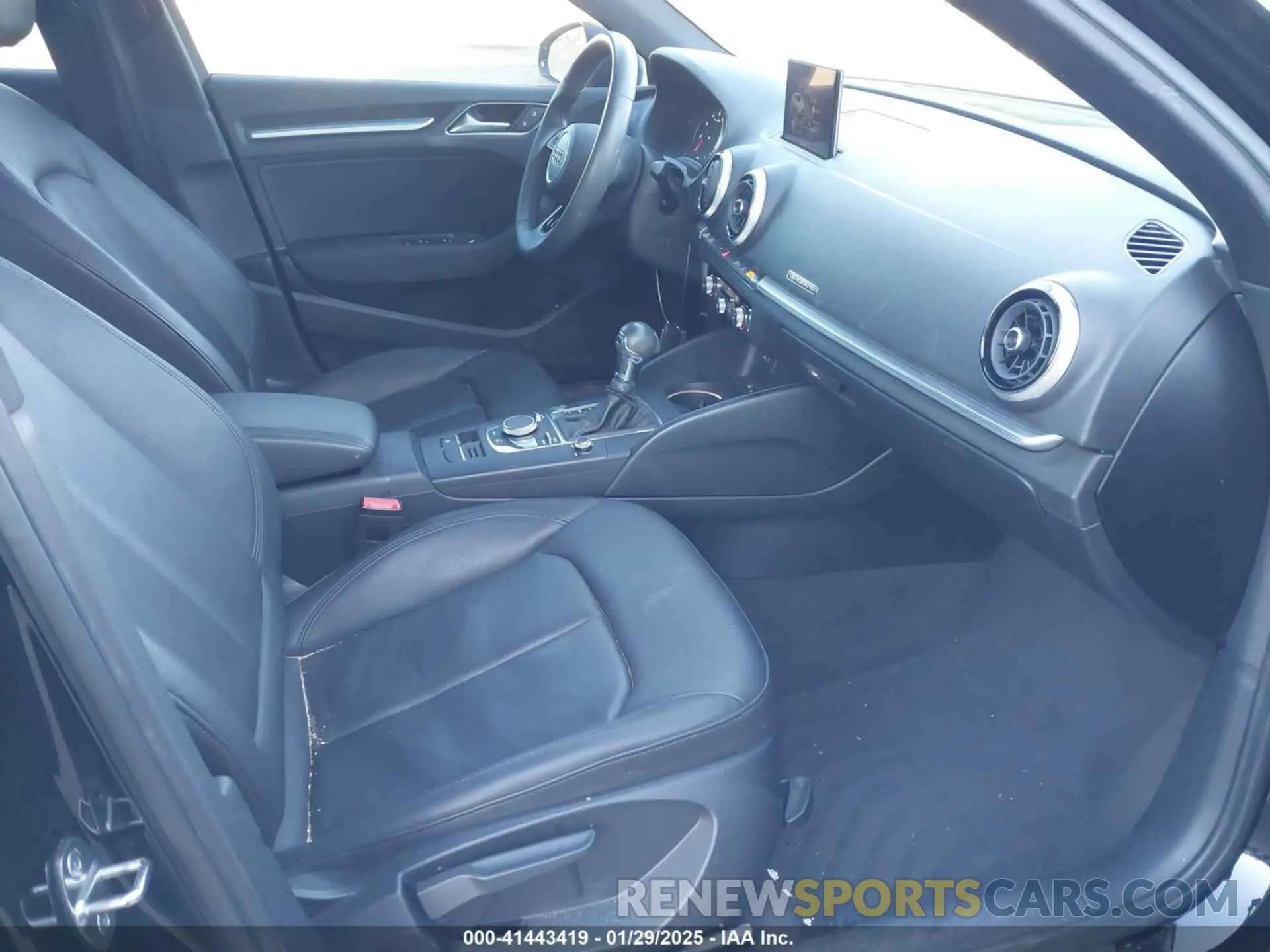 5 fotografías del automóvil dañado WAUBEGFF9LA101774 AUDI A3 2020
