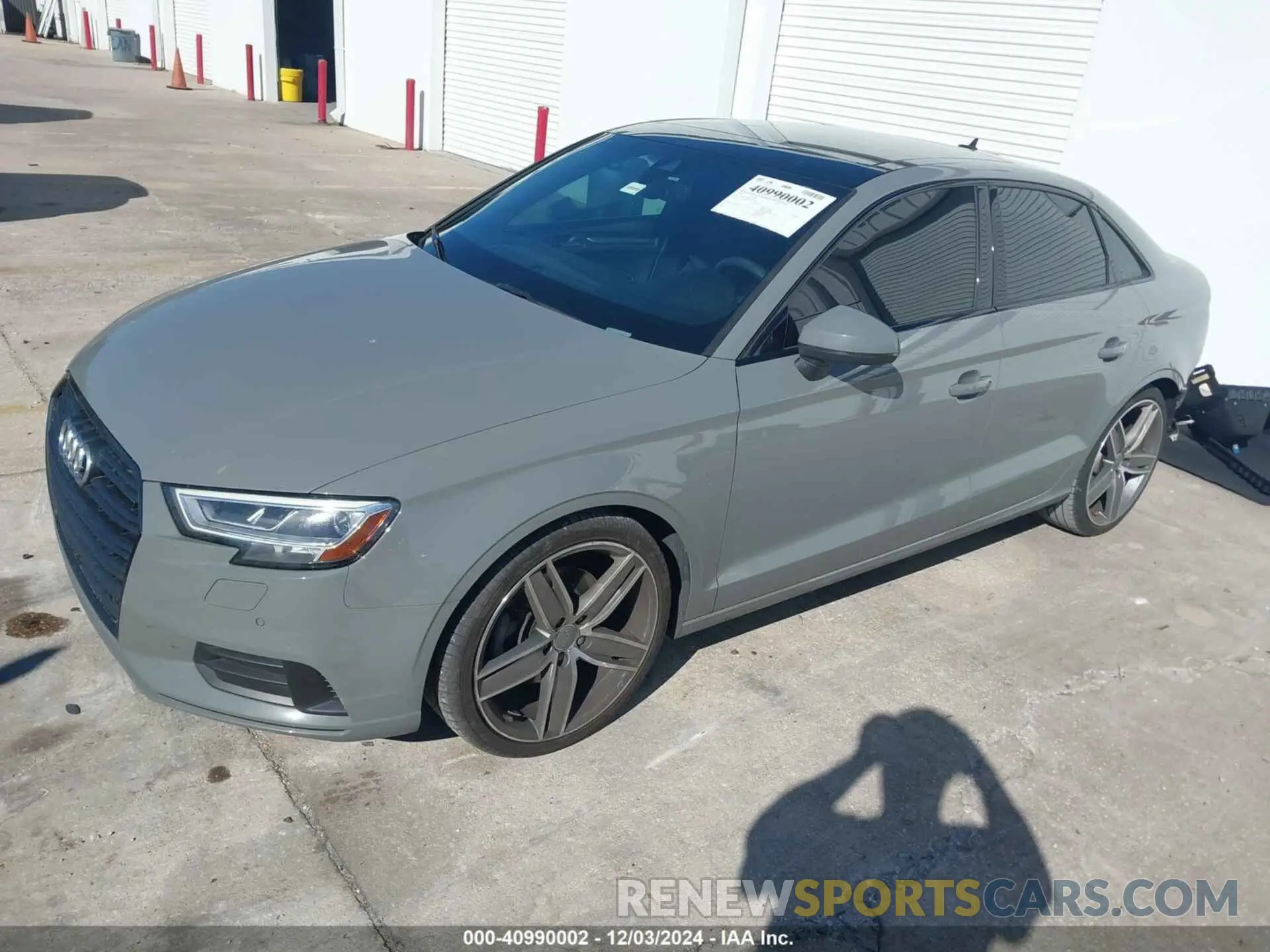 2 fotografías del automóvil dañado WAUCUGFF0LA052746 AUDI A3 2020