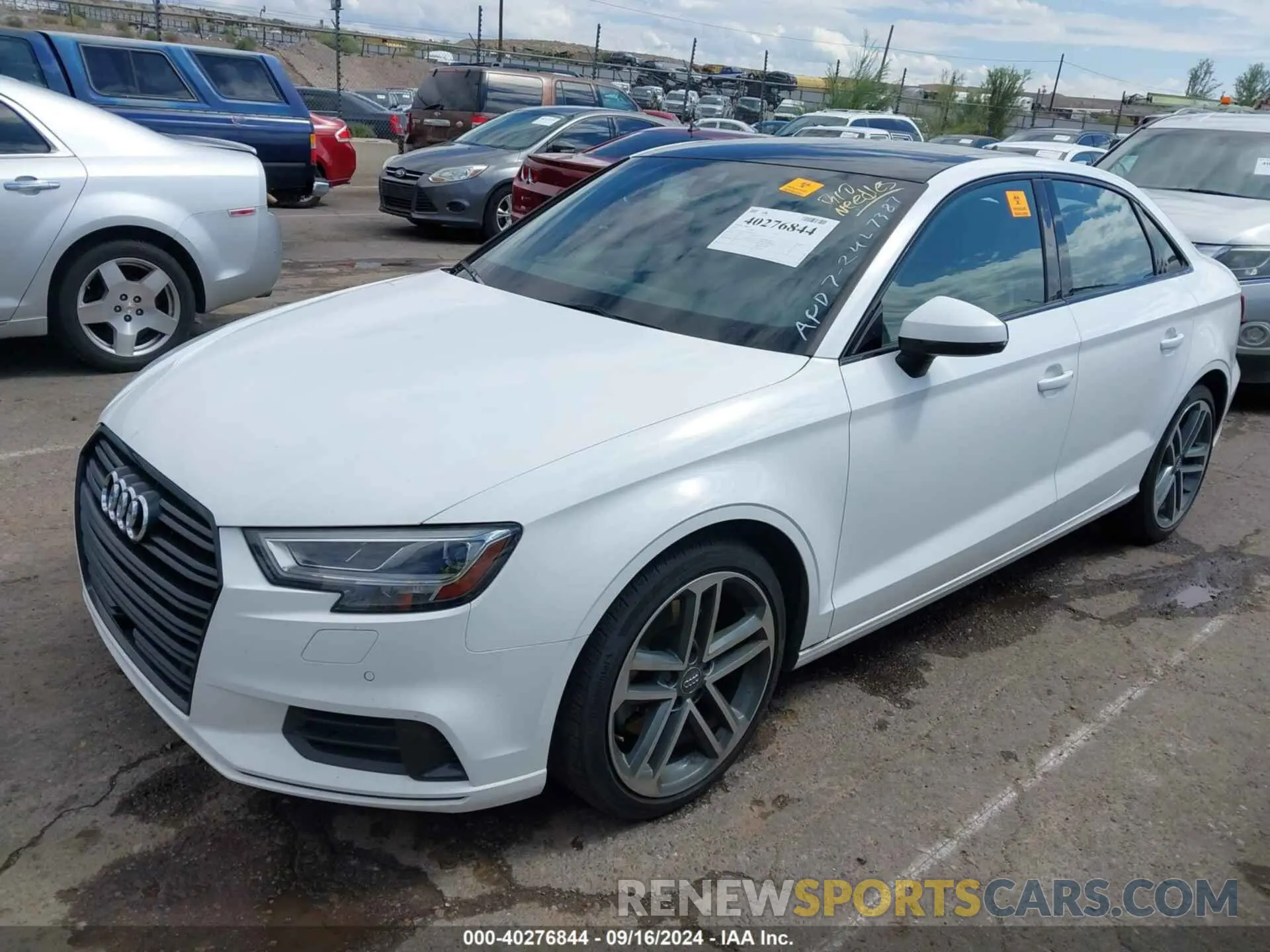 2 fotografías del automóvil dañado WAUCUGFF6LA047387 AUDI A3 2020