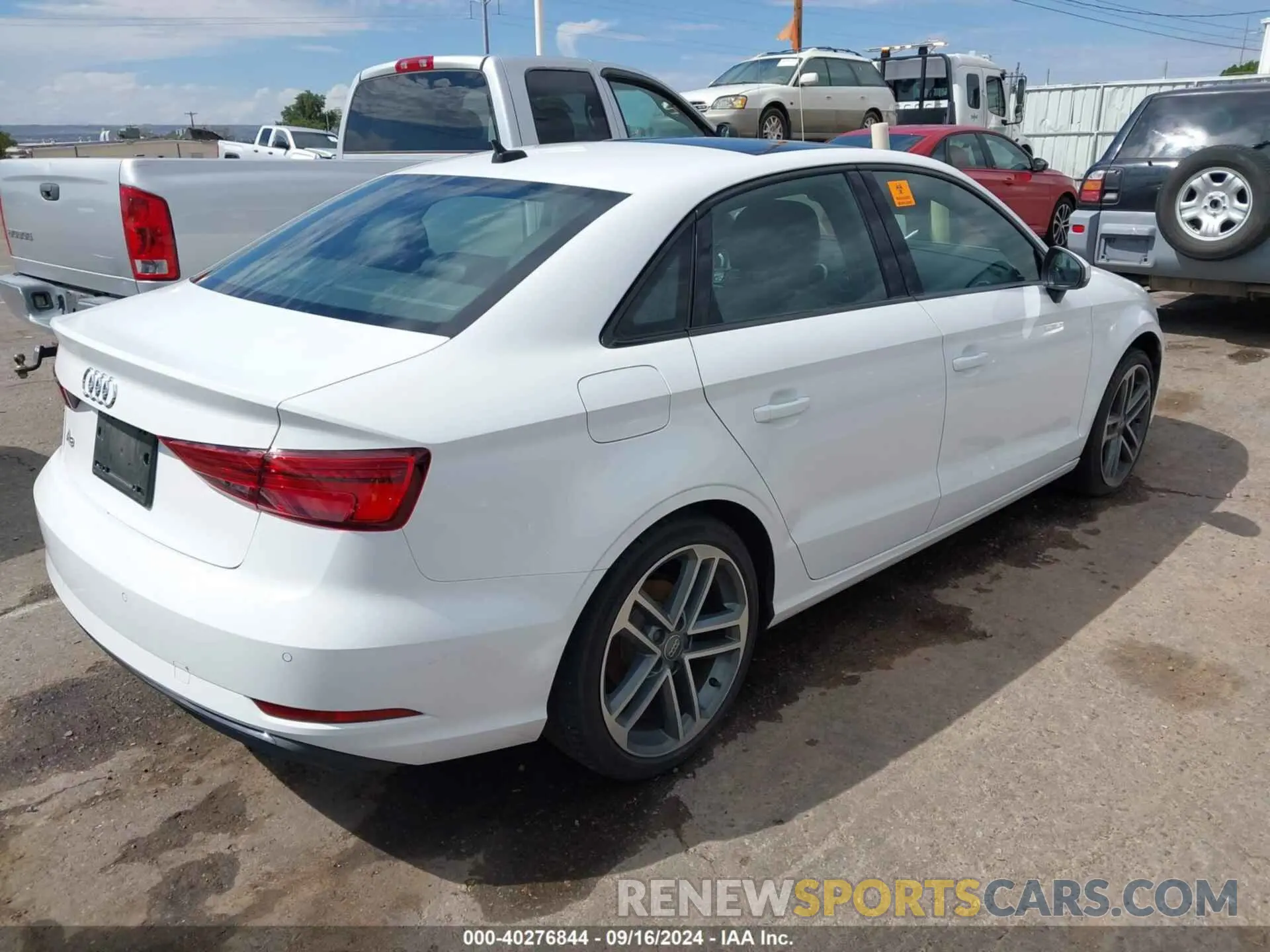 4 fotografías del automóvil dañado WAUCUGFF6LA047387 AUDI A3 2020