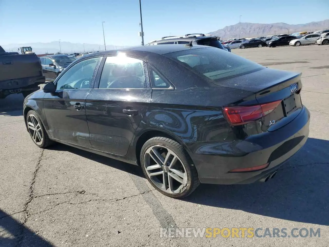 2 fotografías del automóvil dañado WAUCUGFF8LA049870 AUDI A3 2020