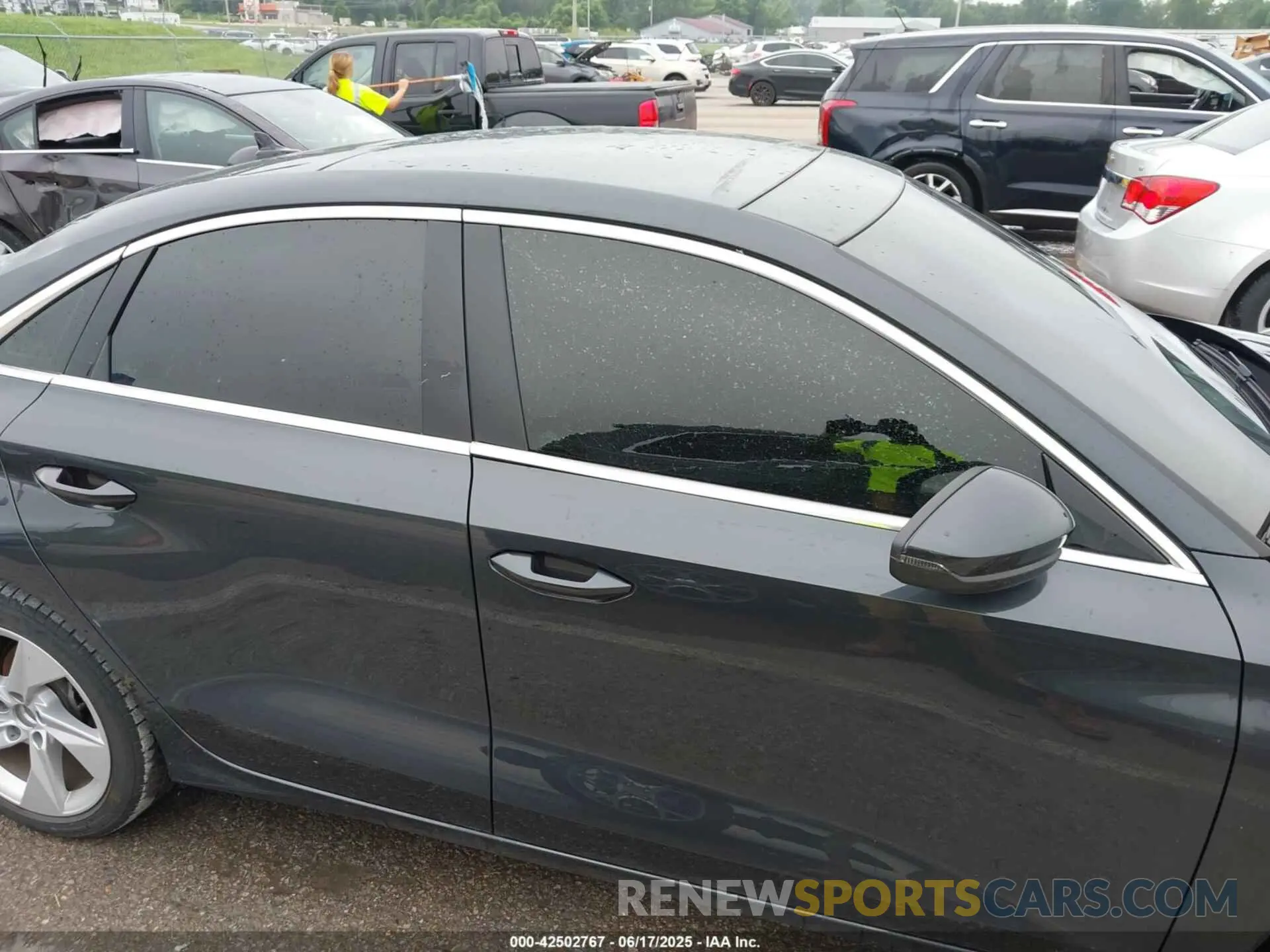 17 fotografías del automóvil dañado WAUAUDGY8NA075426 AUDI A3 2022