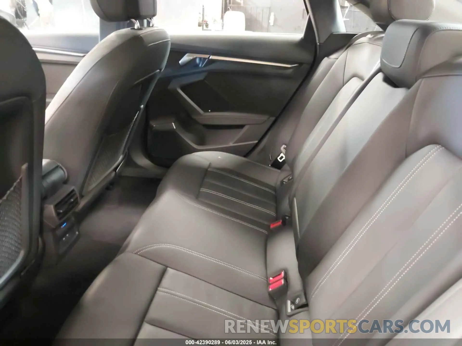 8 fotografías del automóvil dañado WAUBUDGY4NA056411 AUDI A3 2022