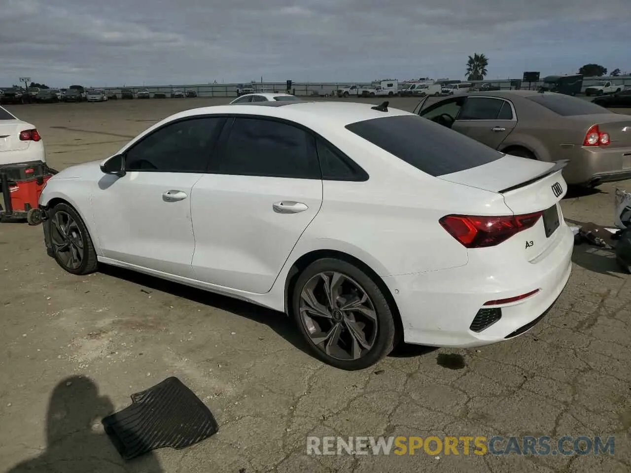 2 fotografías del automóvil dañado WAUBUDGY5NA013213 AUDI A3 2022