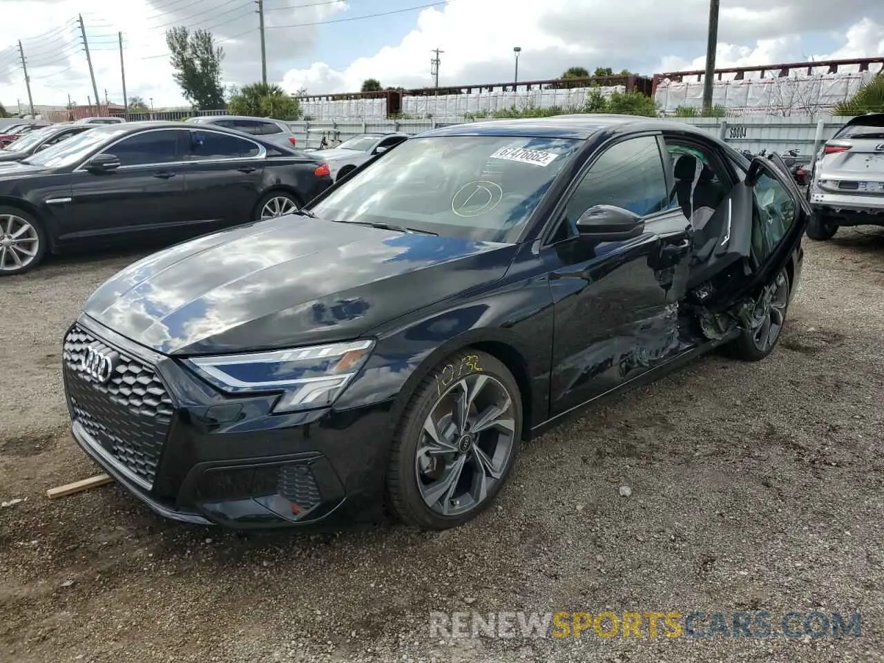 2 fotografías del automóvil dañado WAUHUDGY2NA076845 AUDI A3 2022