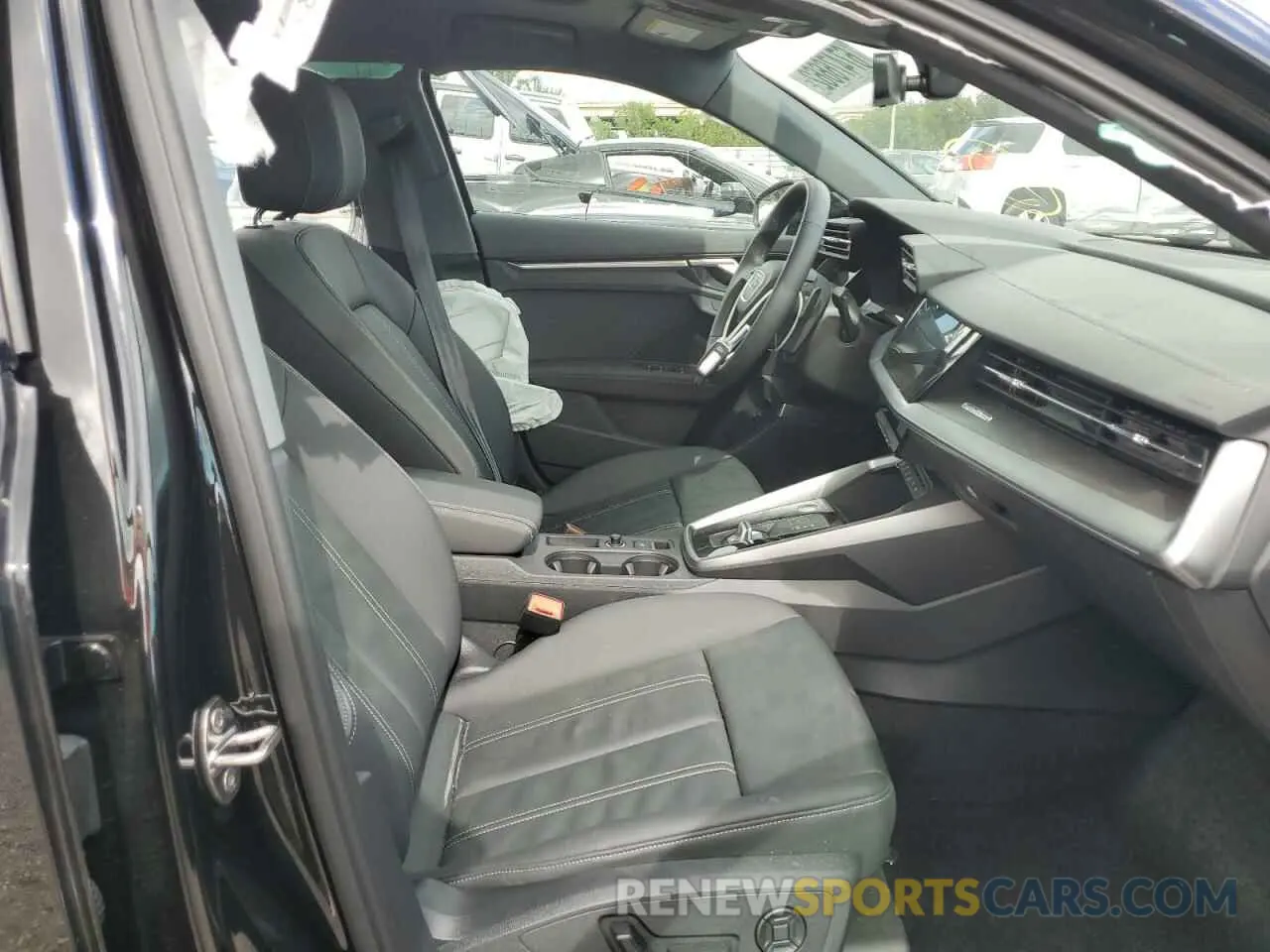 5 fotografías del automóvil dañado WAUHUDGY2NA076845 AUDI A3 2022