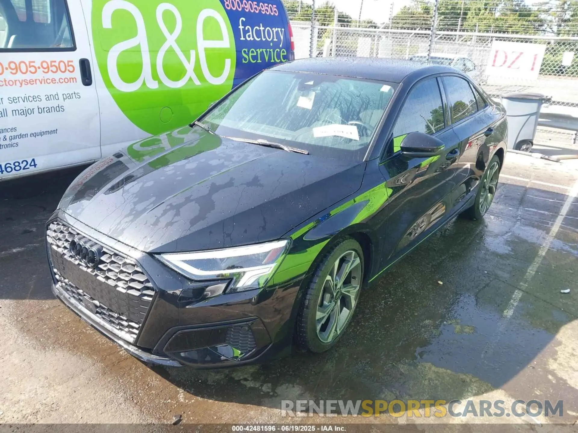 2 fotografías del automóvil dañado WAUHUDGY5NA092523 AUDI A3 2022