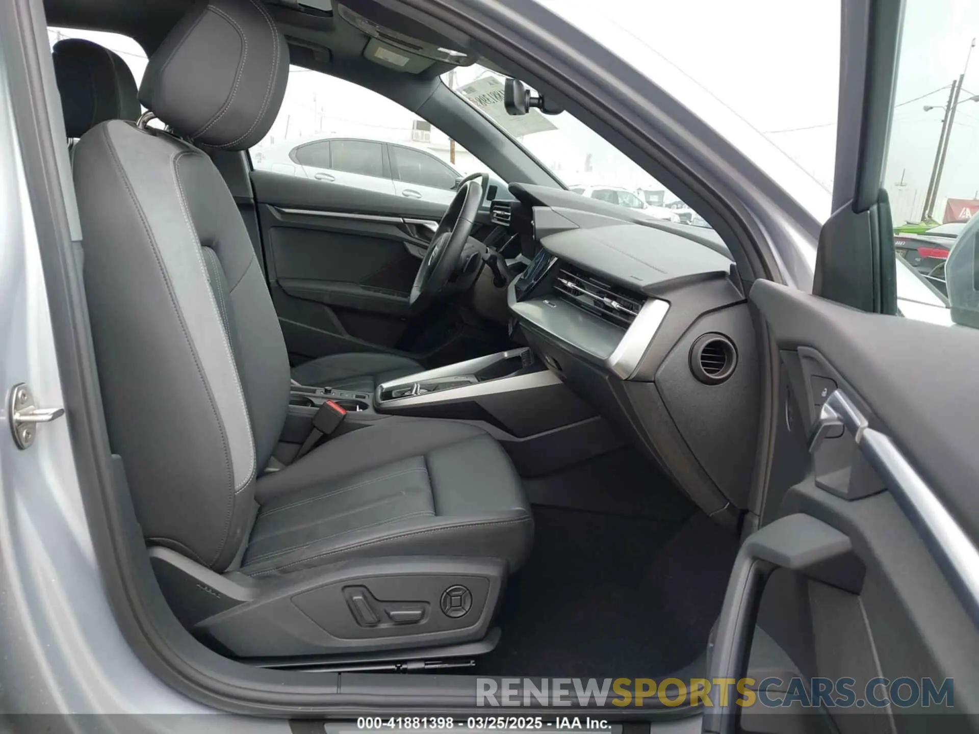 5 fotografías del automóvil dañado WAUAUDGY0PA143172 AUDI A3 2023
