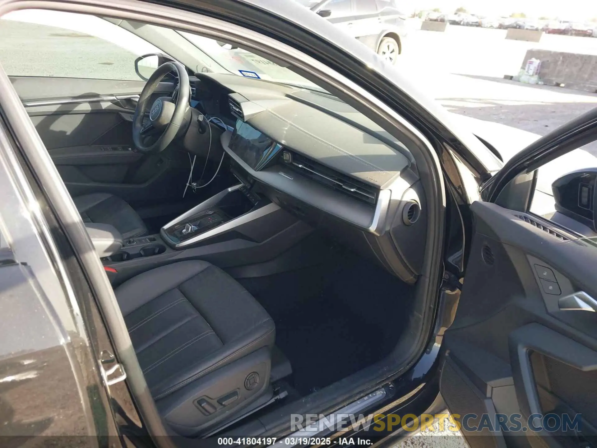 5 fotografías del automóvil dañado WAUAUDGY3PA040523 AUDI A3 2023