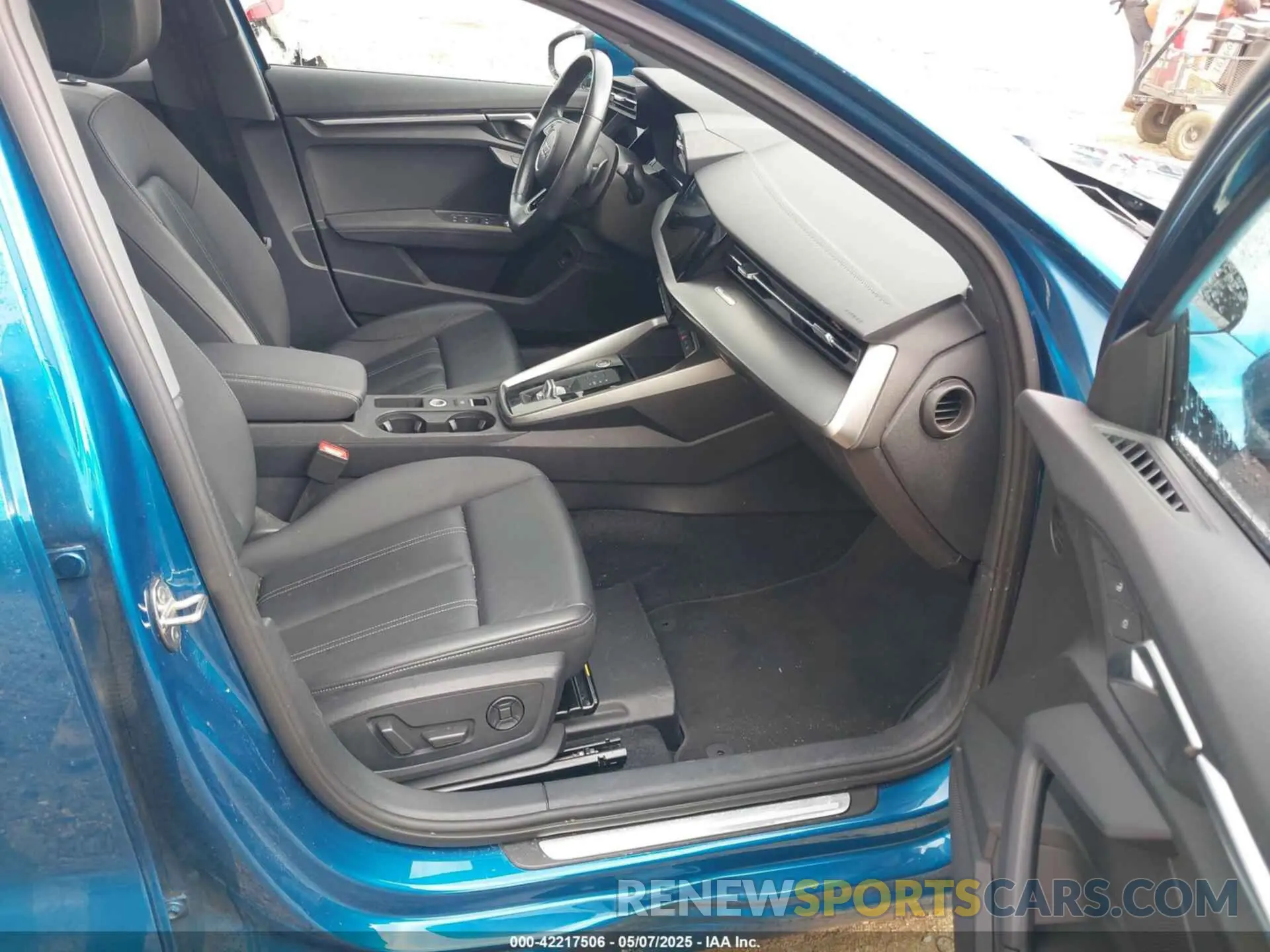 5 fotografías del automóvil dañado WAUAUDGY4PA101569 AUDI A3 2023