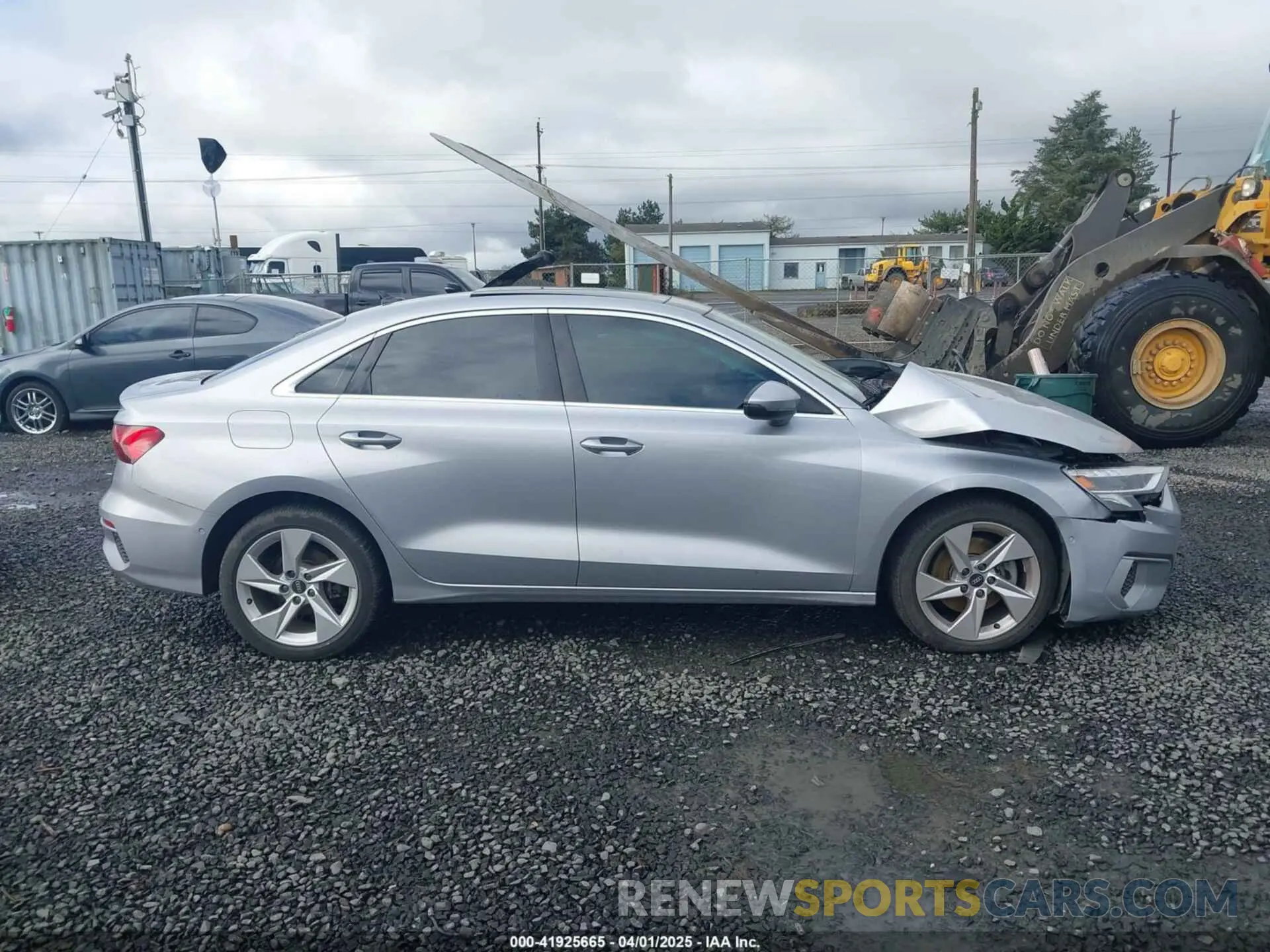 13 fotografías del automóvil dañado WAUAUDGYXPA062020 AUDI A3 2023