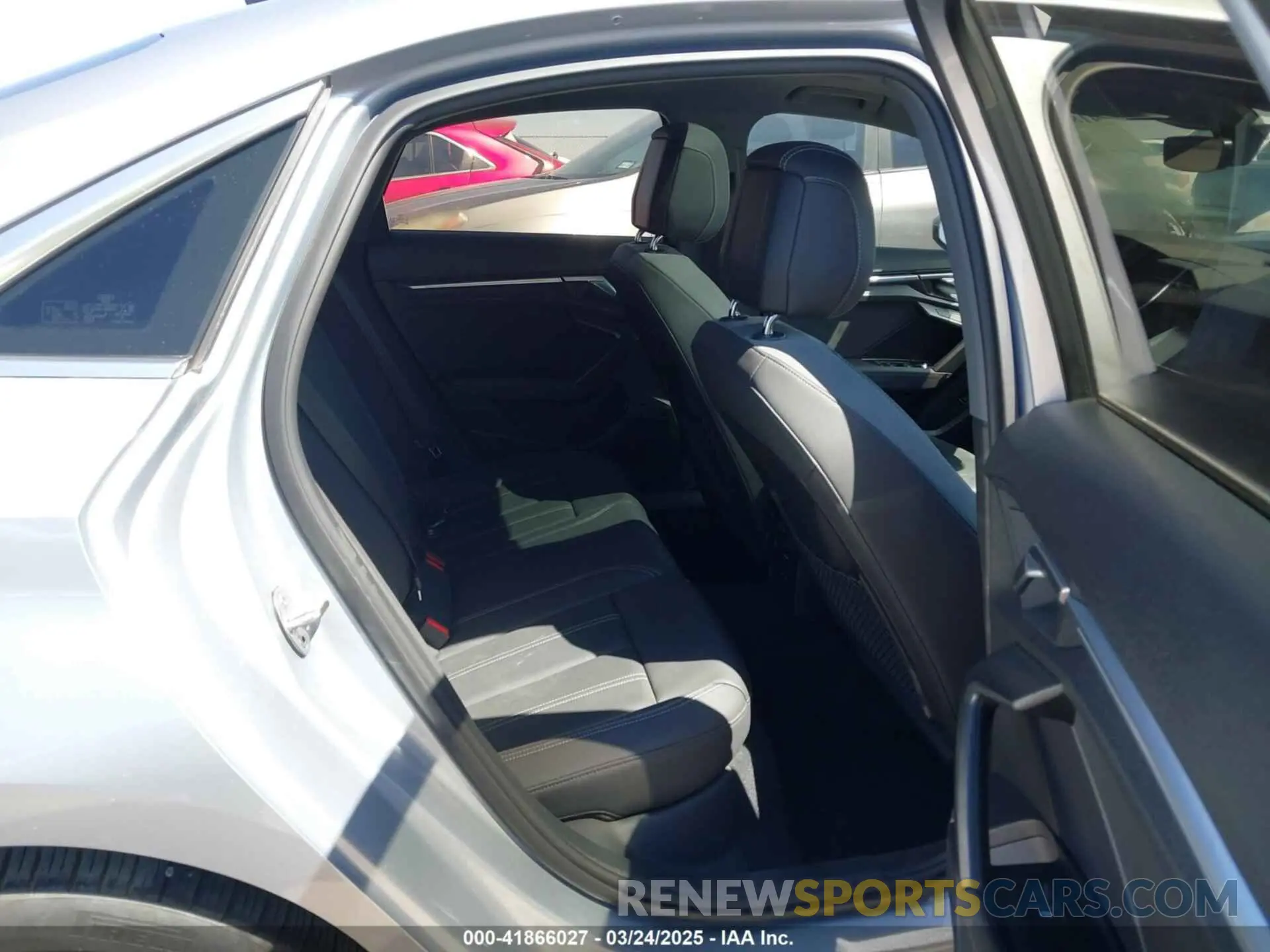 8 fotografías del automóvil dañado WAUBUDGY1PA041092 AUDI A3 2023