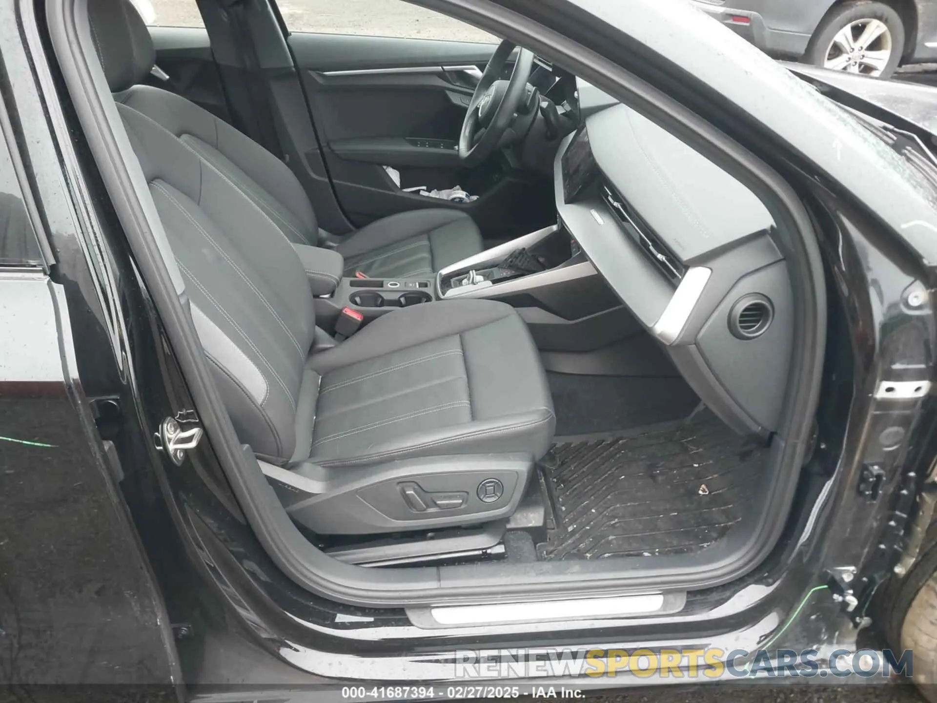 5 fotografías del automóvil dañado WAUGUDGY1PA104004 AUDI A3 2023