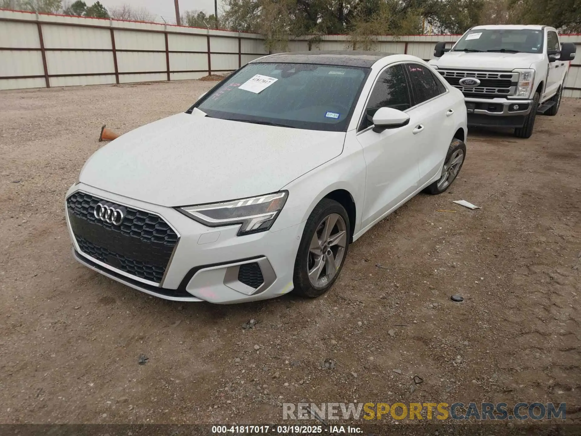 2 fotografías del automóvil dañado WAUGUDGY4PA133447 AUDI A3 2023