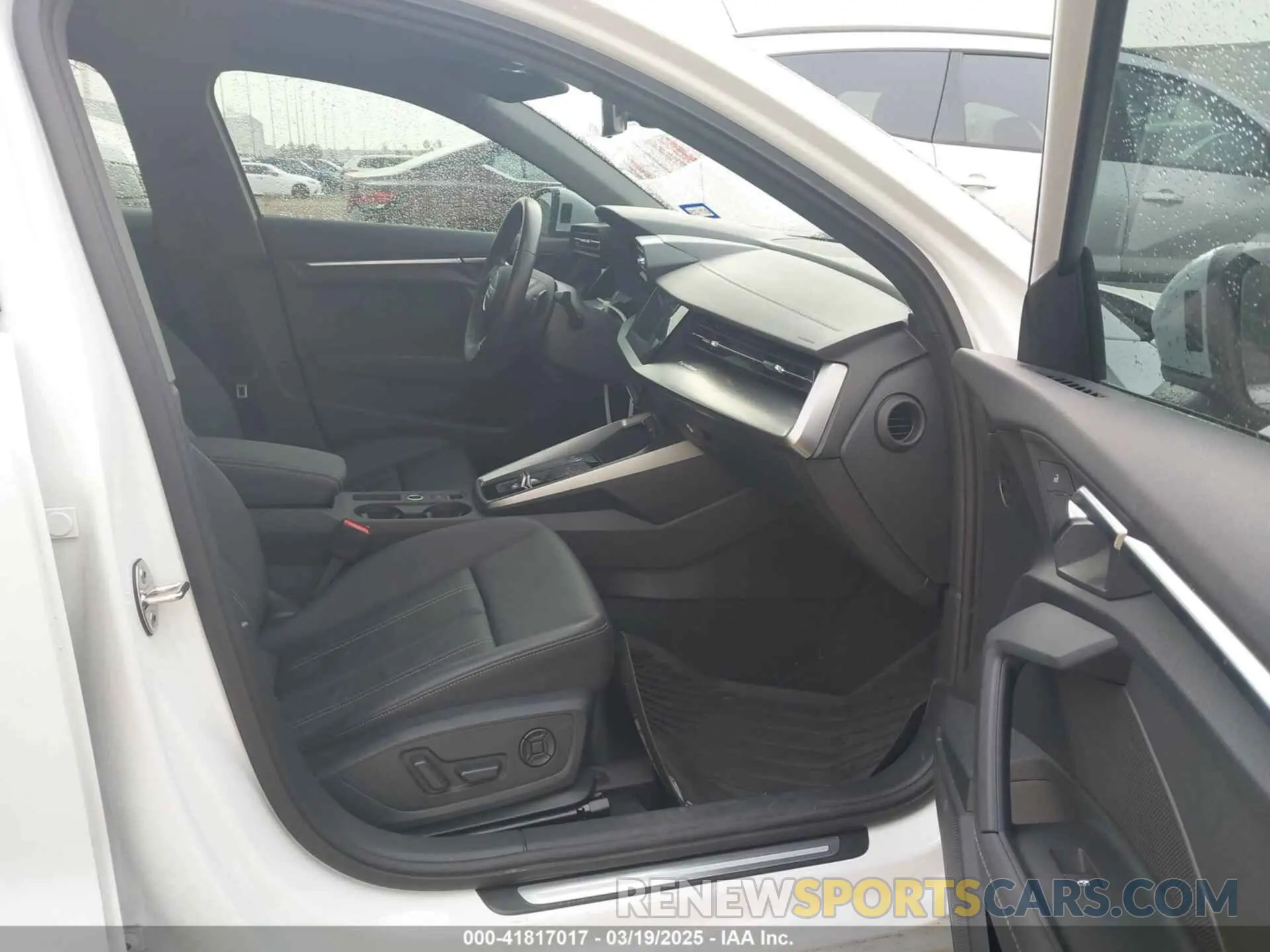 5 fotografías del automóvil dañado WAUGUDGY4PA133447 AUDI A3 2023