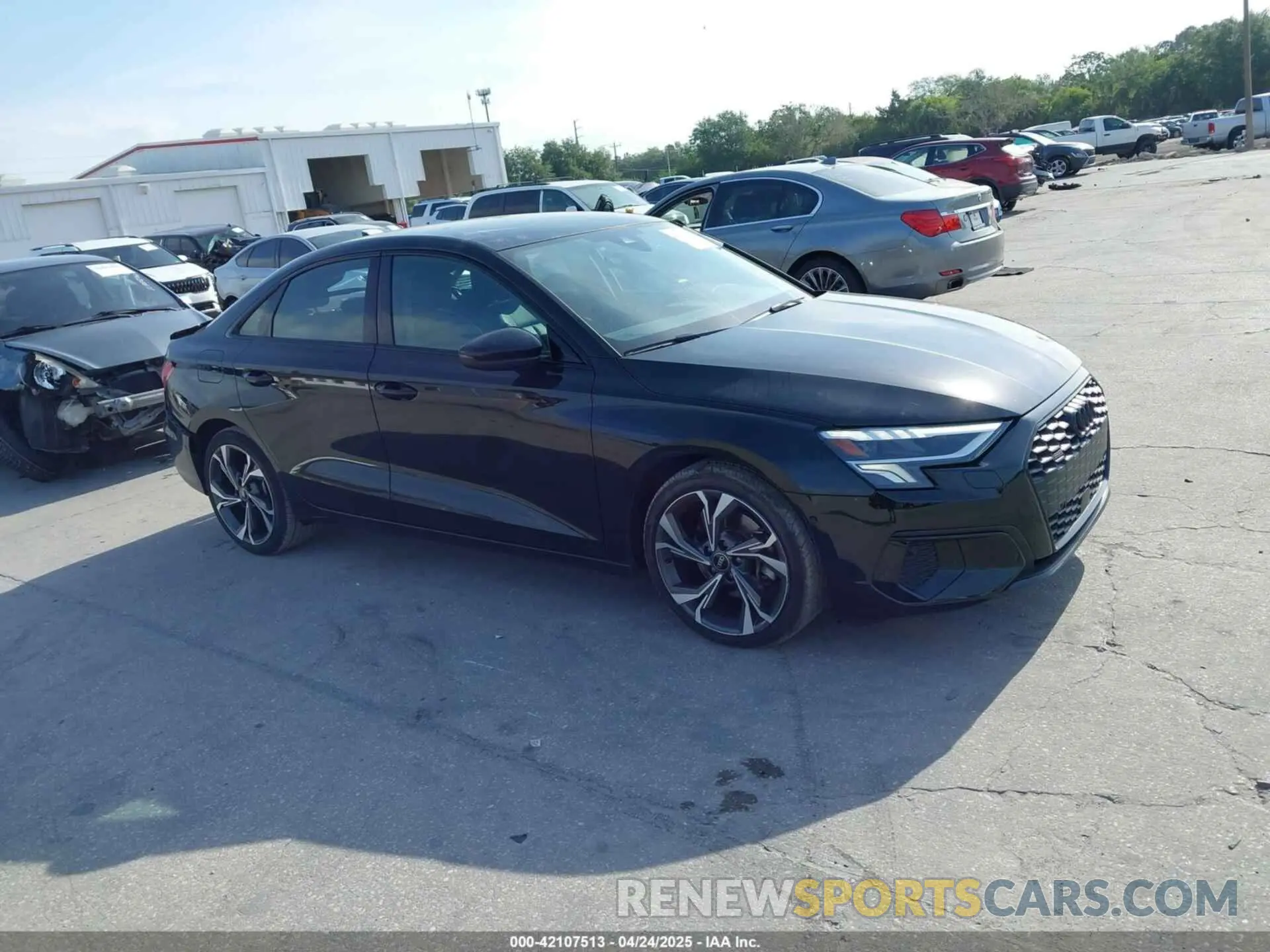 12 fotografías del automóvil dañado WAUHUDGY1PA022956 AUDI A3 2023