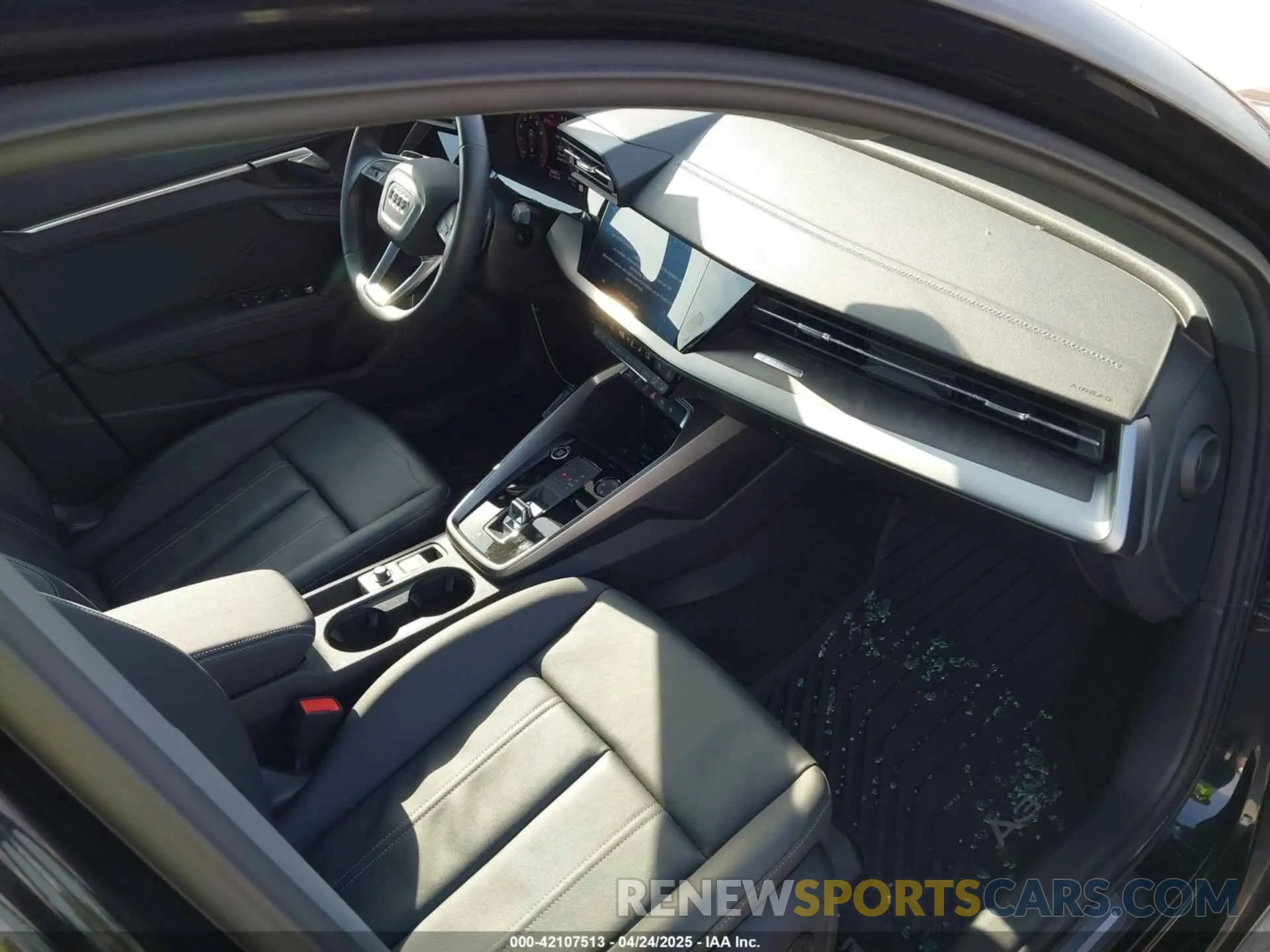 5 fotografías del automóvil dañado WAUHUDGY1PA022956 AUDI A3 2023