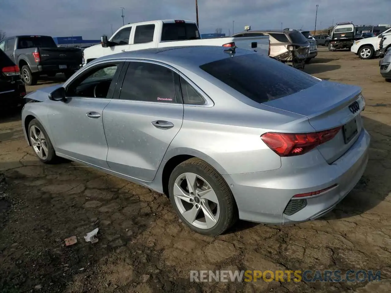 2 fotografías del automóvil dañado WAUHUDGY6PA078374 AUDI A3 2023