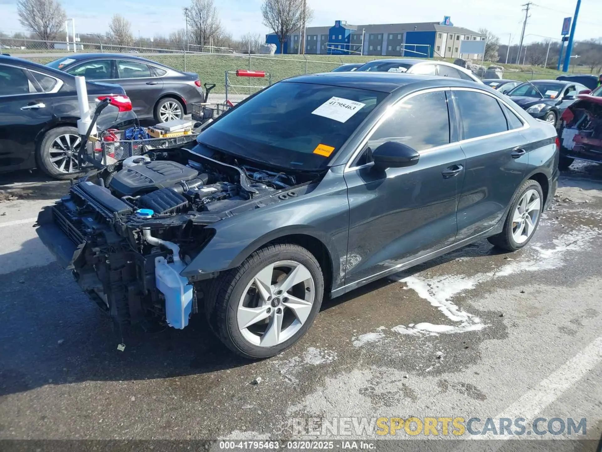 2 fotografías del automóvil dañado WAUHUDGY7PA020774 AUDI A3 2023