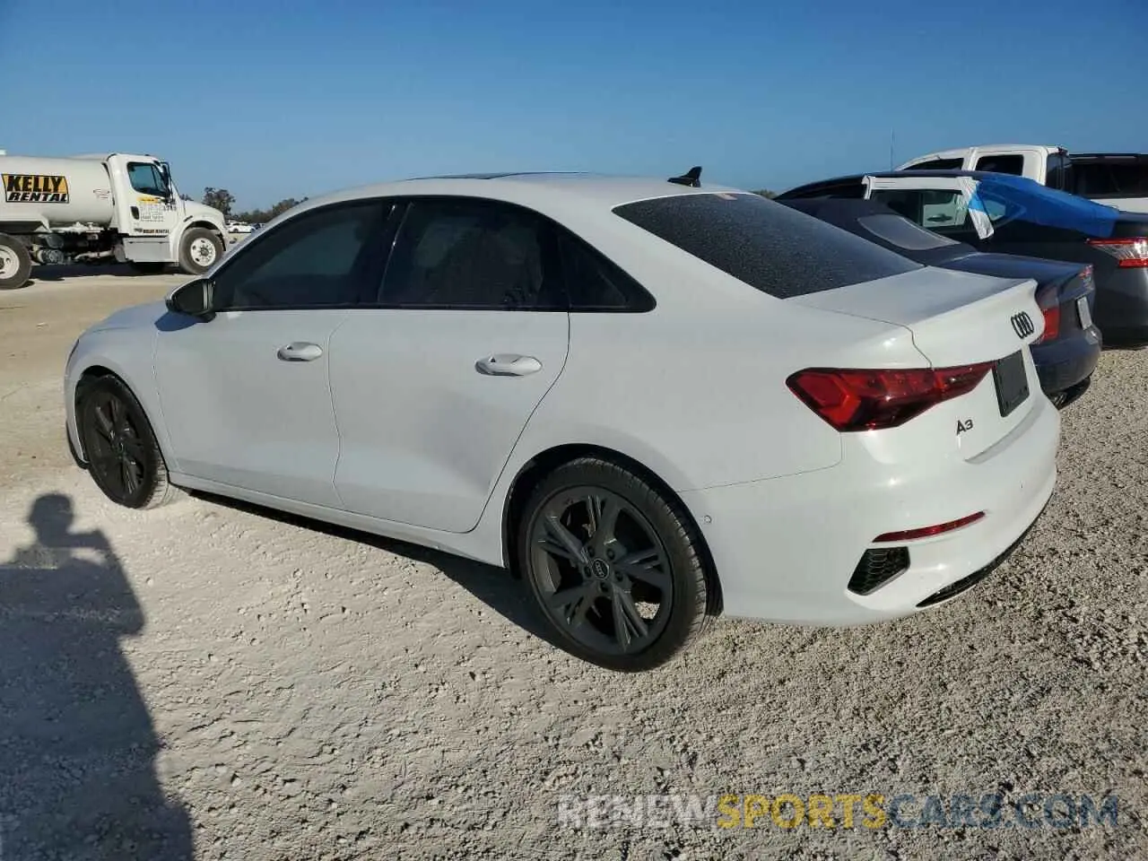 2 fotografías del automóvil dañado WAUAUDGY3RA000803 AUDI A3 2024