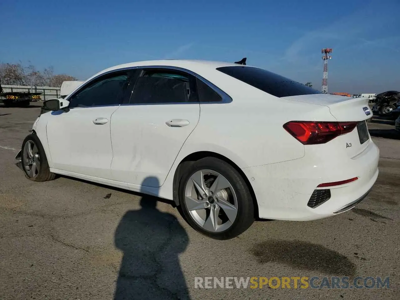 2 fotografías del automóvil dañado WAUAUDGY3RA053663 AUDI A3 2024