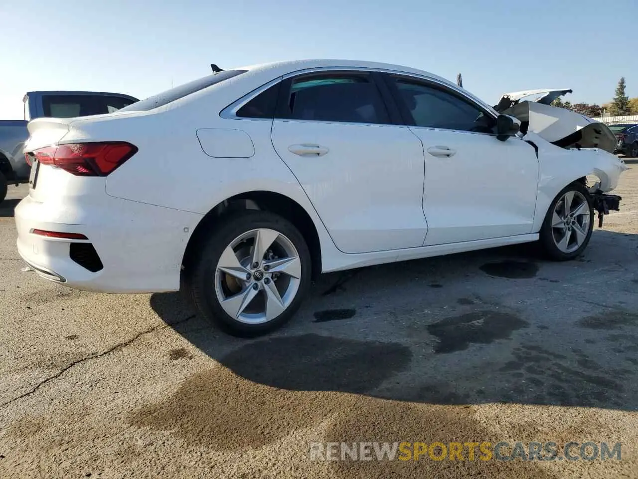3 fotografías del automóvil dañado WAUAUDGY3RA053663 AUDI A3 2024