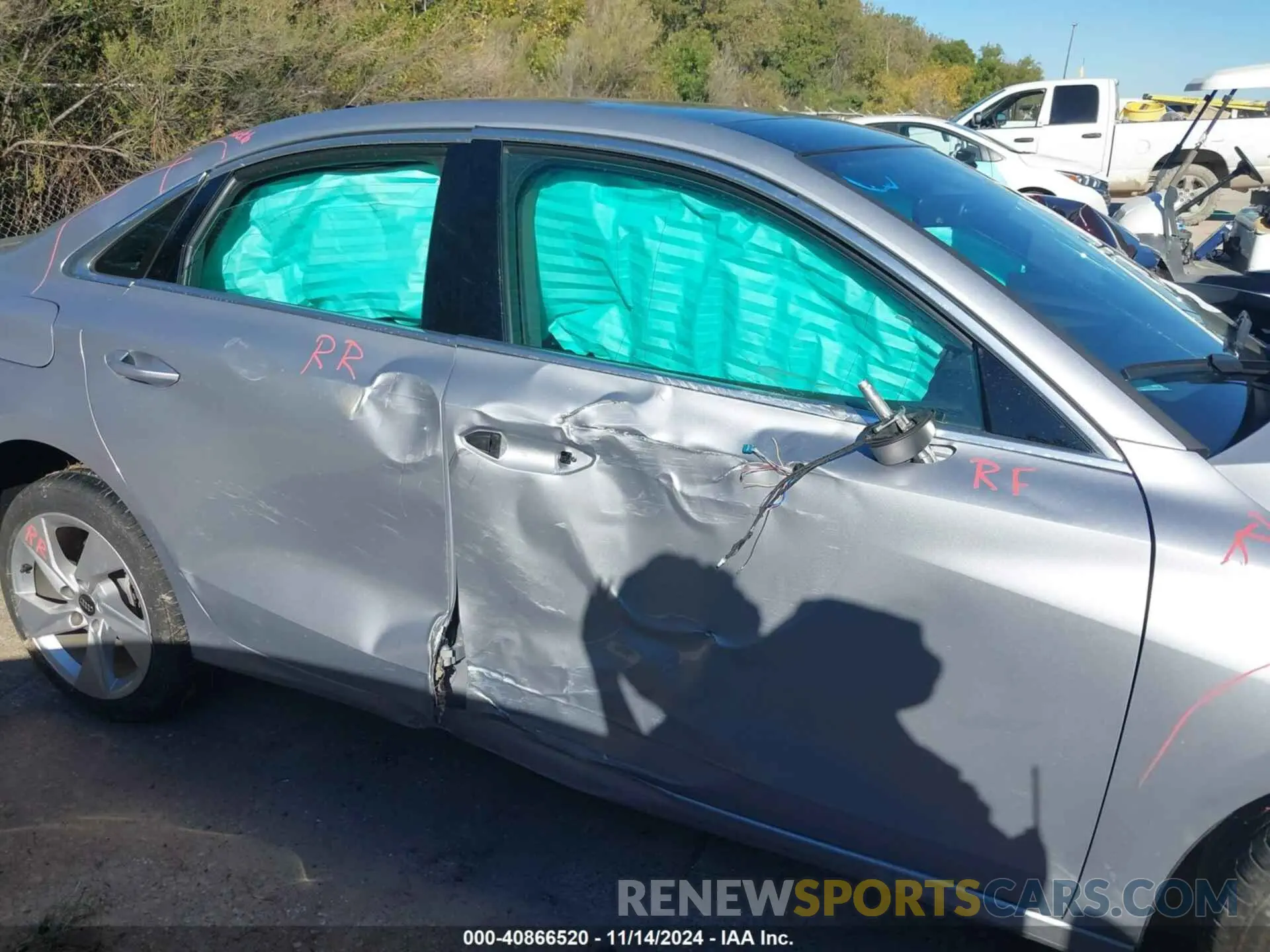 12 fotografías del automóvil dañado WAUAUDGY3RA099512 AUDI A3 2024