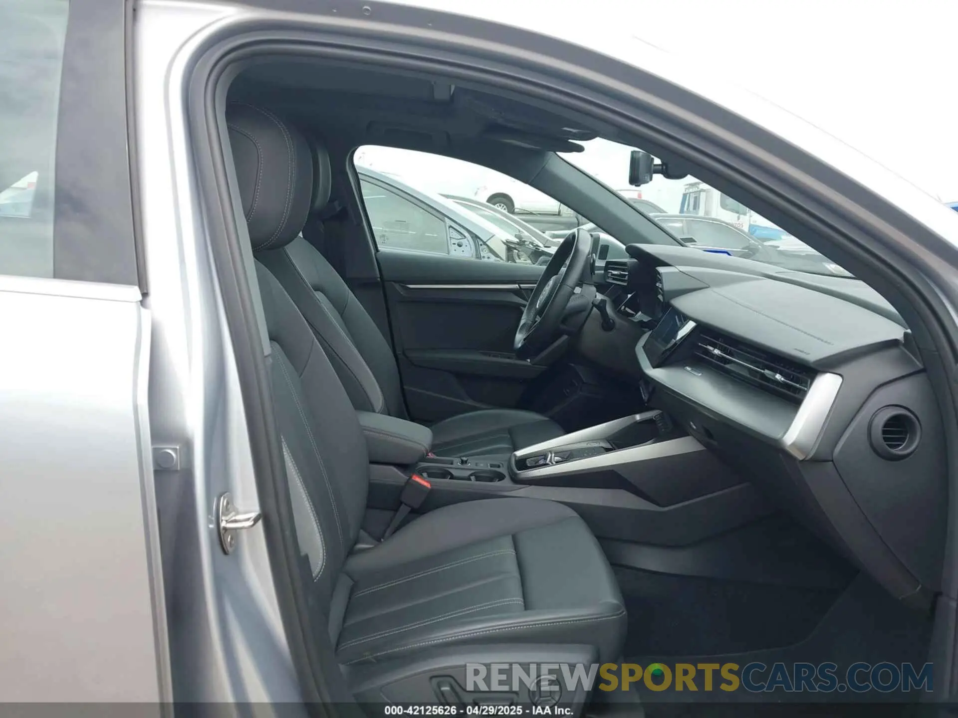 5 fotografías del automóvil dañado WAUAUDGY4RA043398 AUDI A3 2024