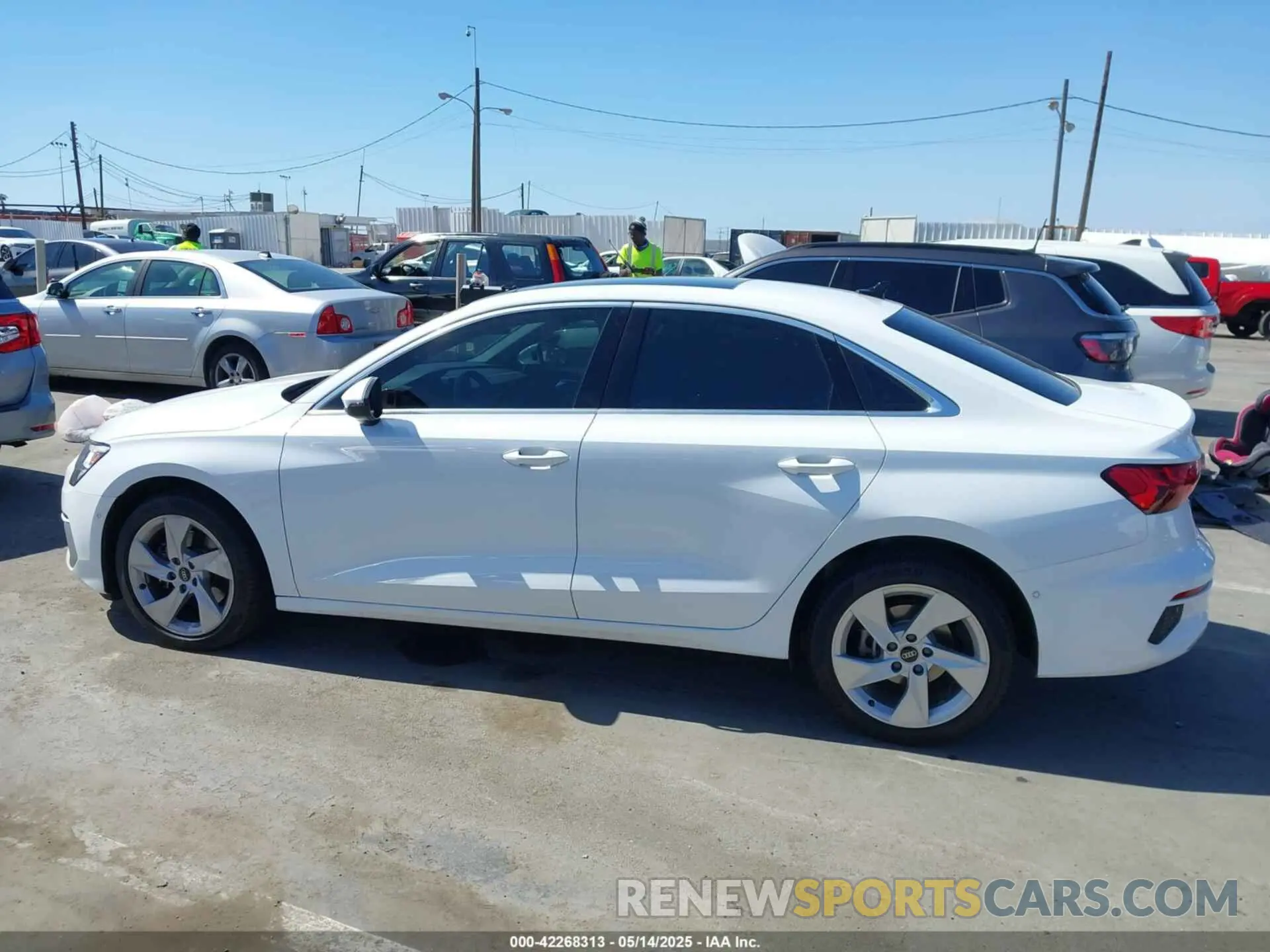 14 fotografías del automóvil dañado WAUGUDGY1RA066860 AUDI A3 2024