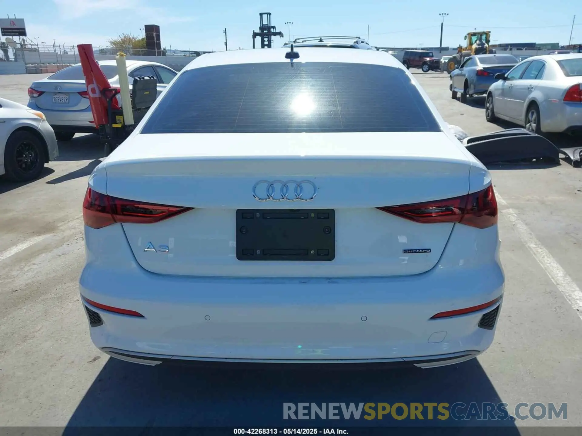 16 fotografías del automóvil dañado WAUGUDGY1RA066860 AUDI A3 2024