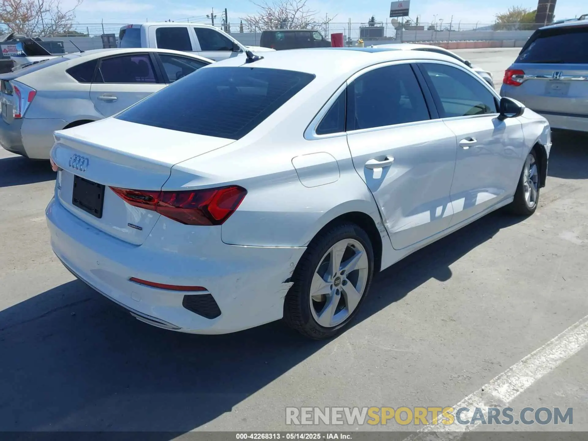 4 fotografías del automóvil dañado WAUGUDGY1RA066860 AUDI A3 2024