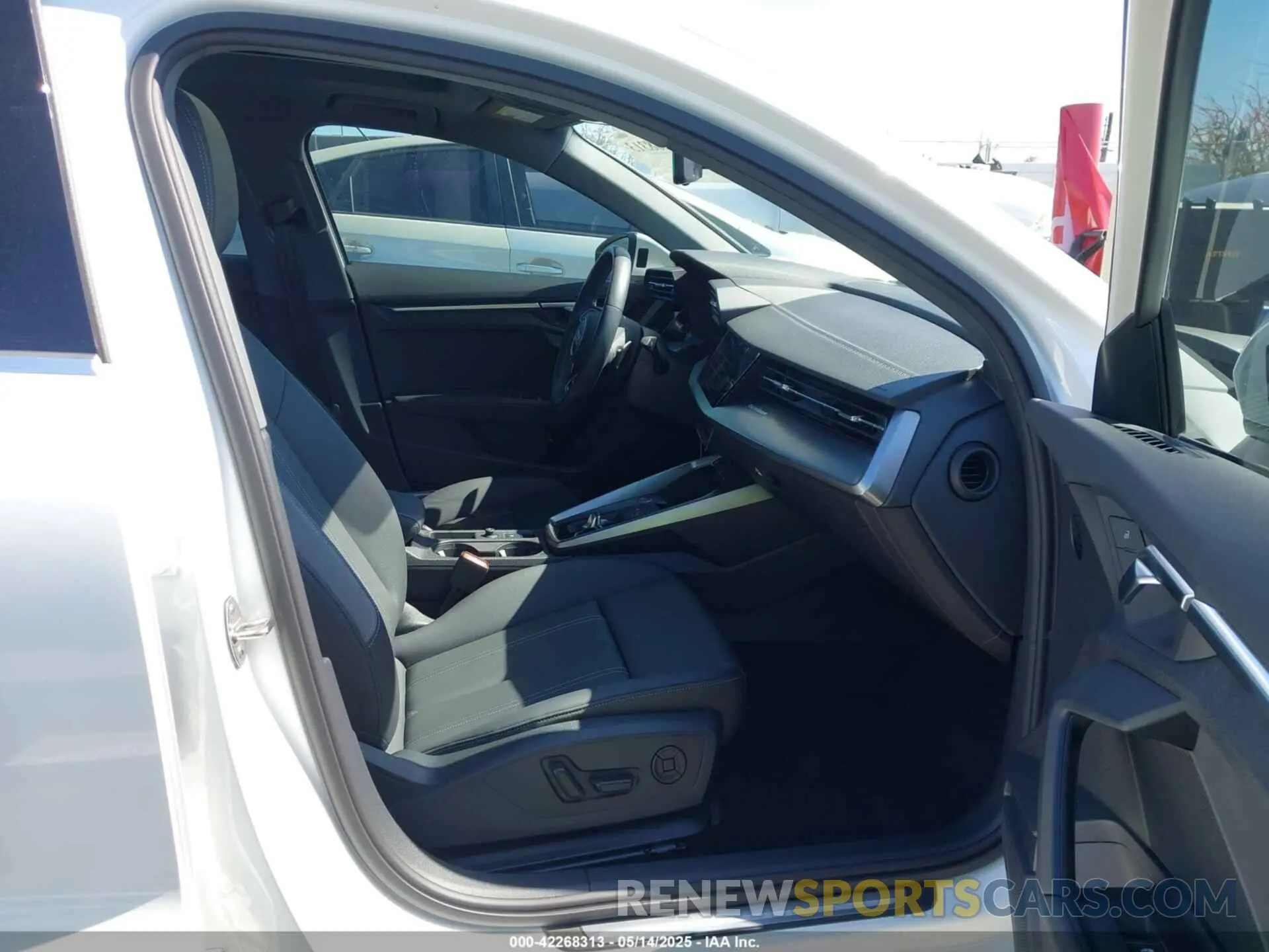 5 fotografías del automóvil dañado WAUGUDGY1RA066860 AUDI A3 2024