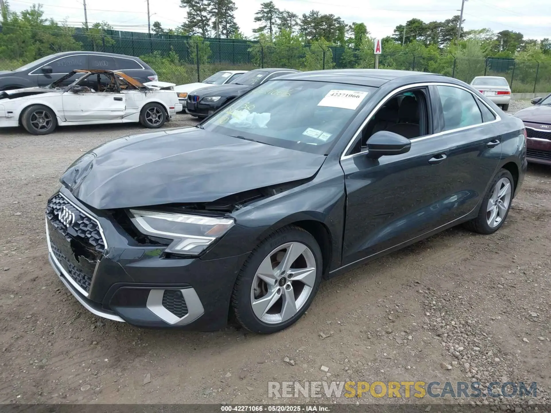 2 fotografías del automóvil dañado WAUGUDGY8RA053877 AUDI A3 2024