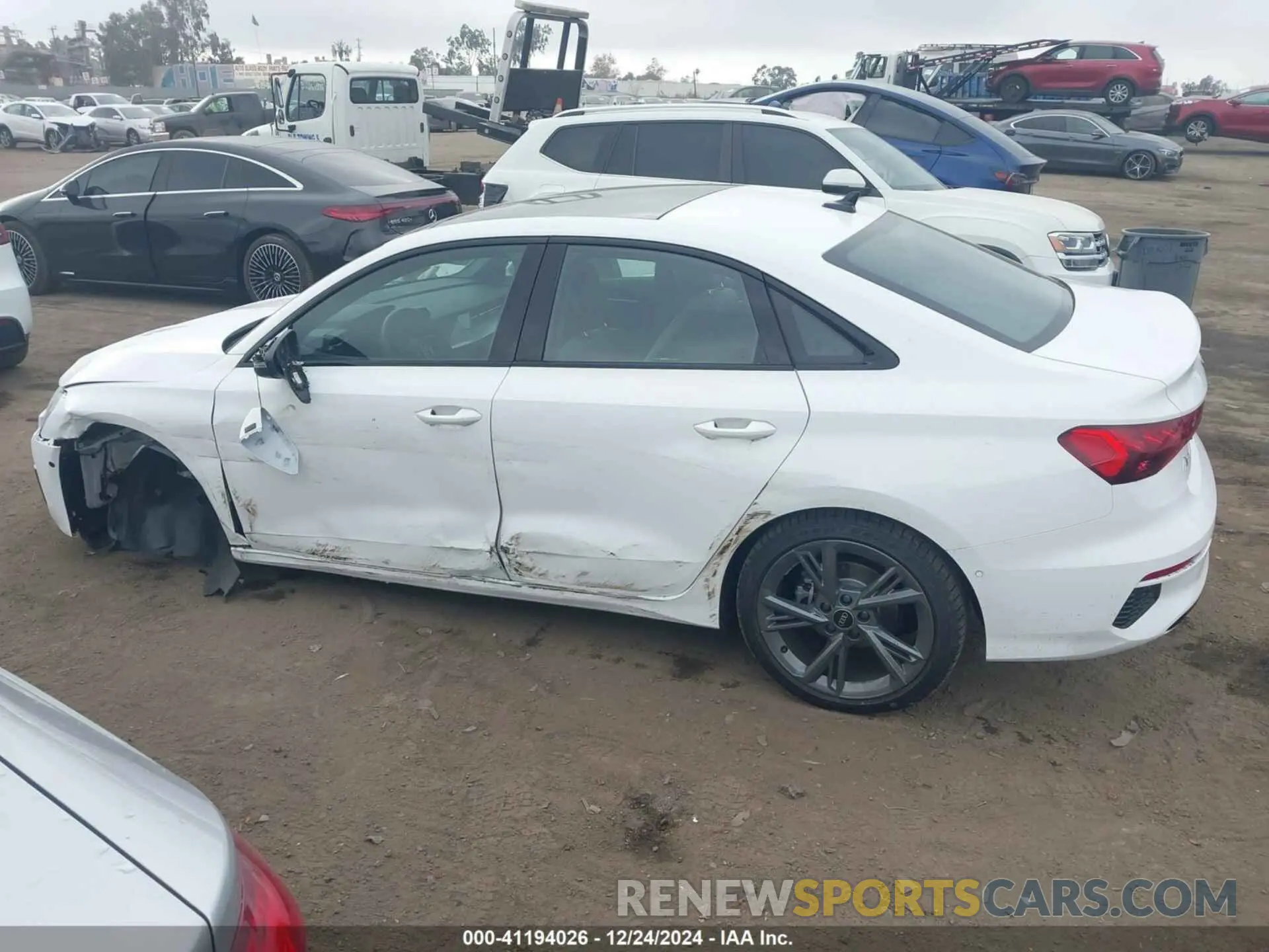 15 fotografías del automóvil dañado WAUGUDGYXRA134735 AUDI A3 2024