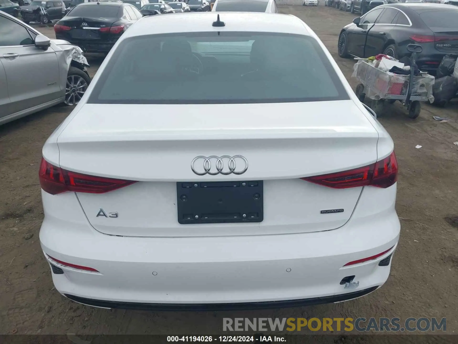 17 fotografías del automóvil dañado WAUGUDGYXRA134735 AUDI A3 2024